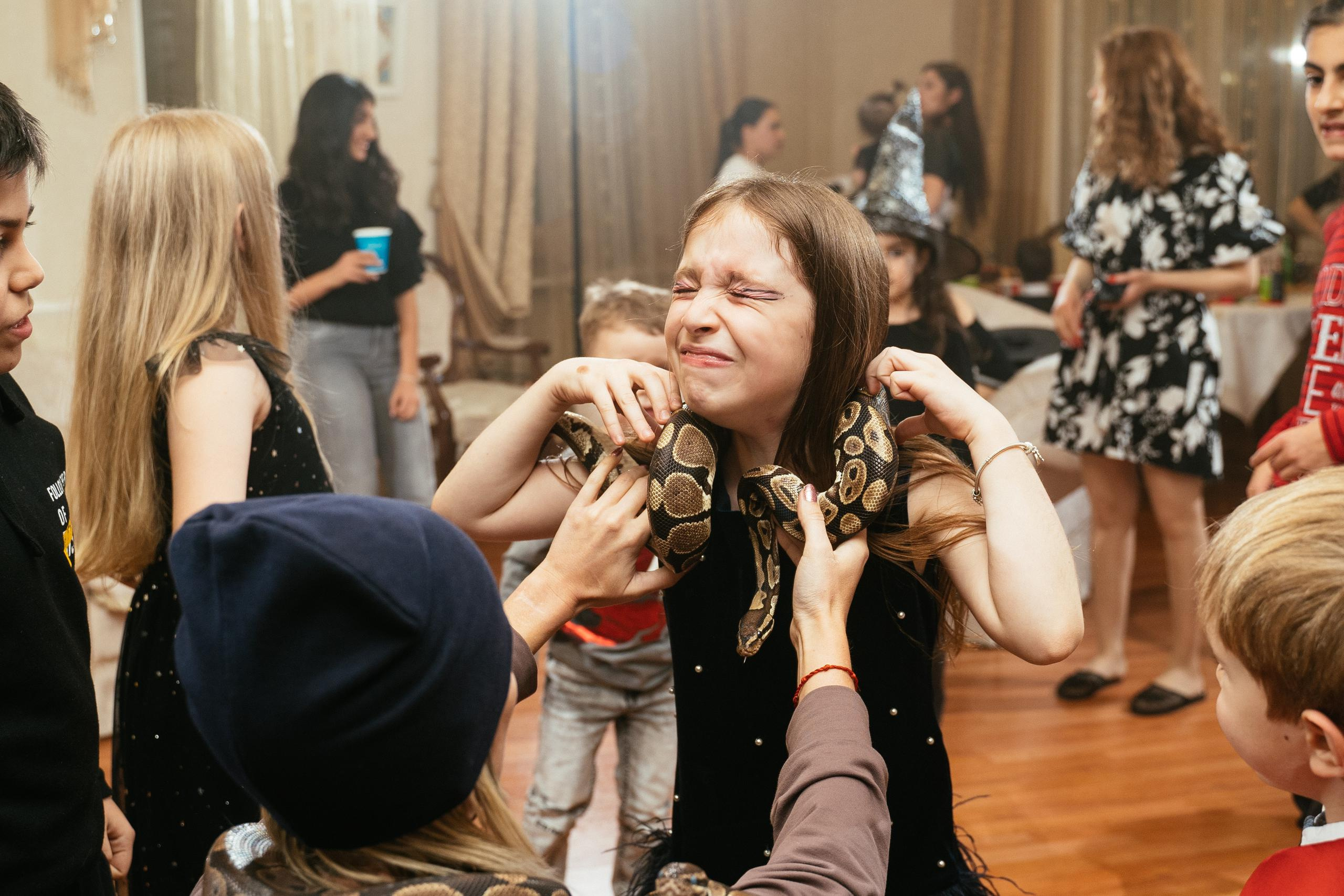 Хэллоуин и нащупай-шоу. Выпускные альбомы для детского сада и школы в Красноярске Мария Русяев