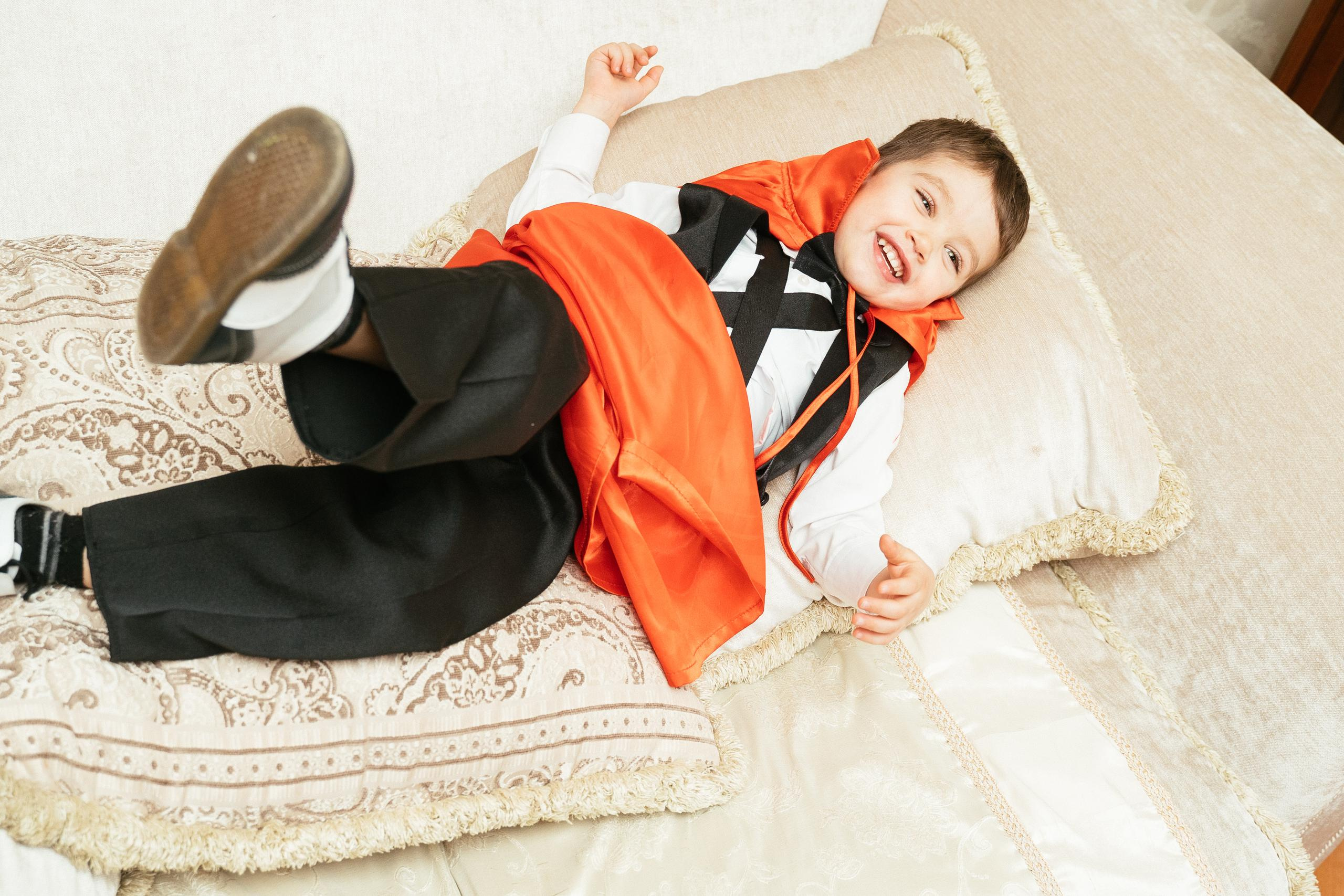 Хэллоуин и нащупай-шоу. Выпускные альбомы для детского сада и школы в Красноярске Мария Русяев