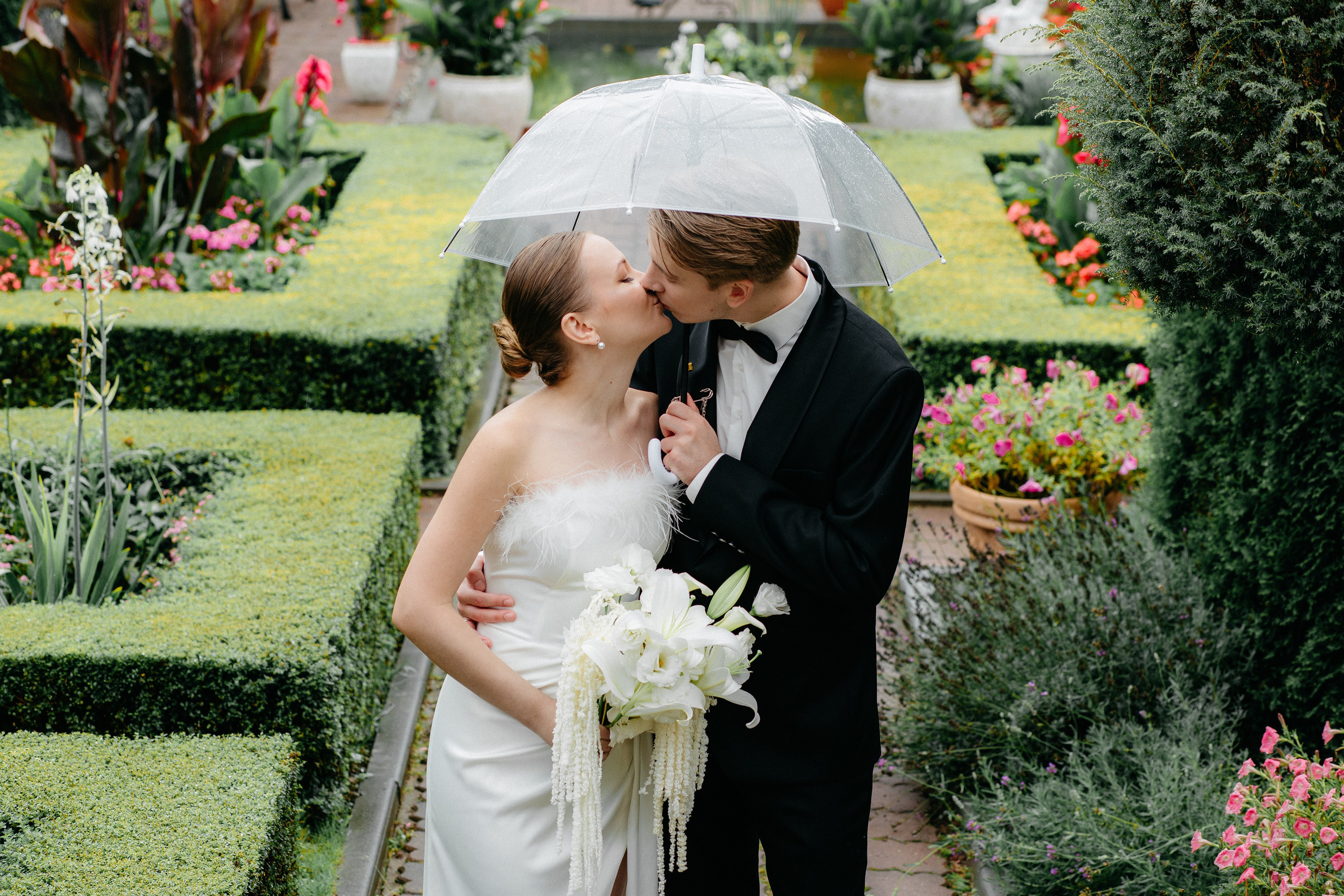 Дождь во время свадебной фотосессии