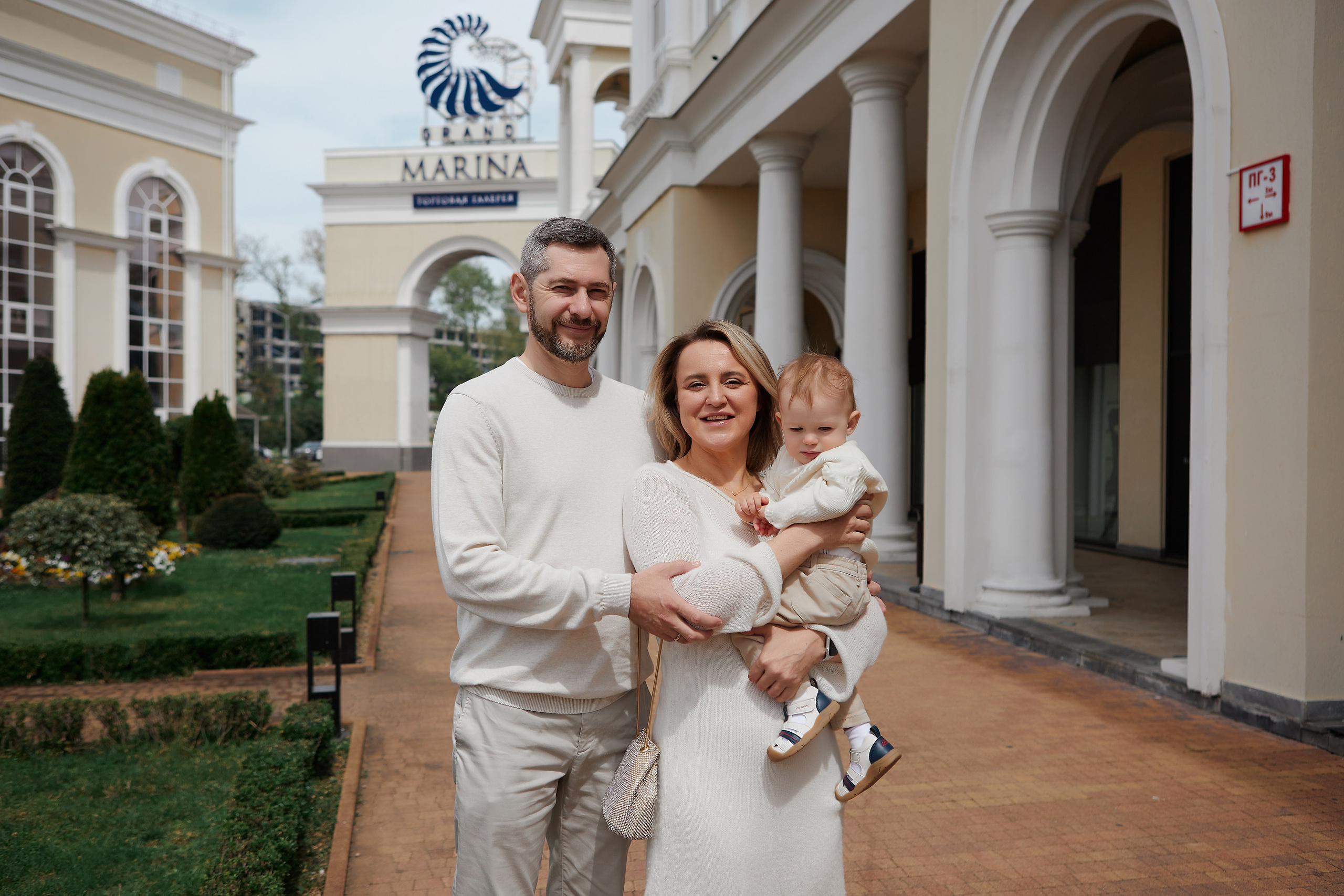 Фотосессия красивой семьи Кангун. Свадебный и семейный фотограф в Сочи-Красной поляне Ларионова Анна