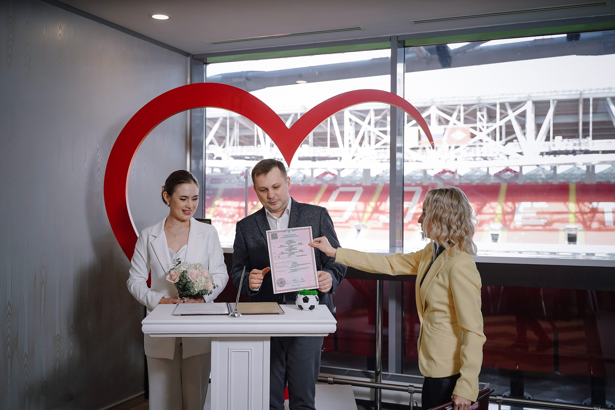 Свадебная фотосессия на стадионе Спартак Тушино