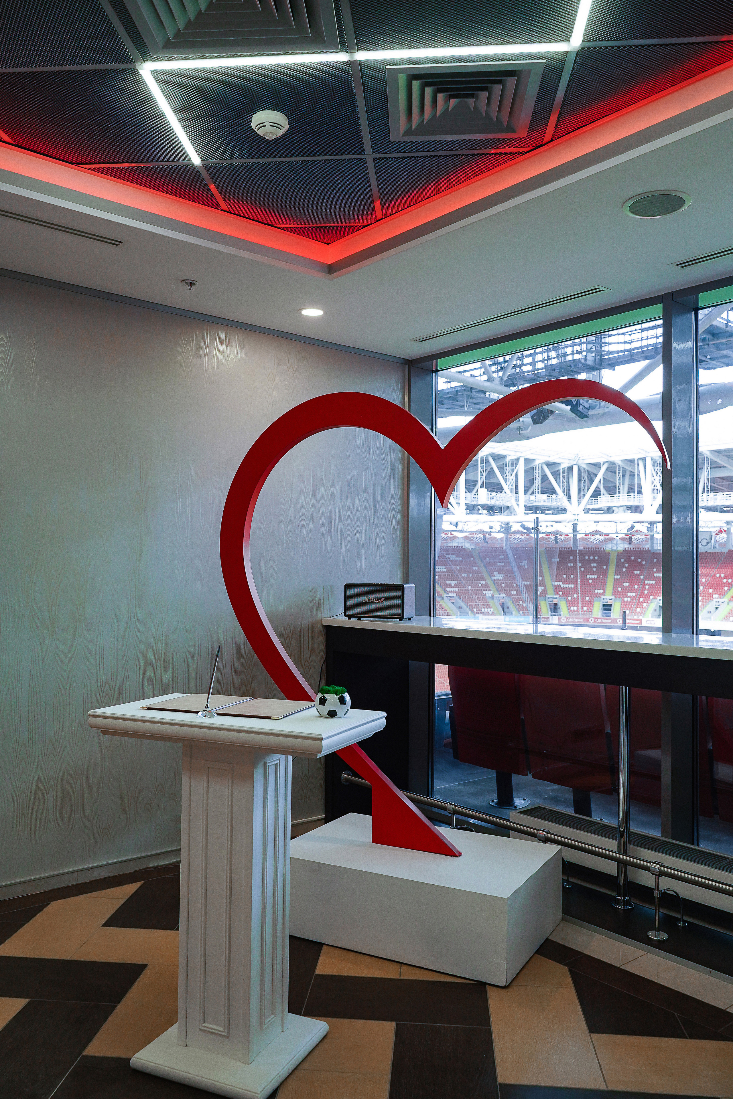 Свадебная фотосессия на стадионе Спартак Тушино