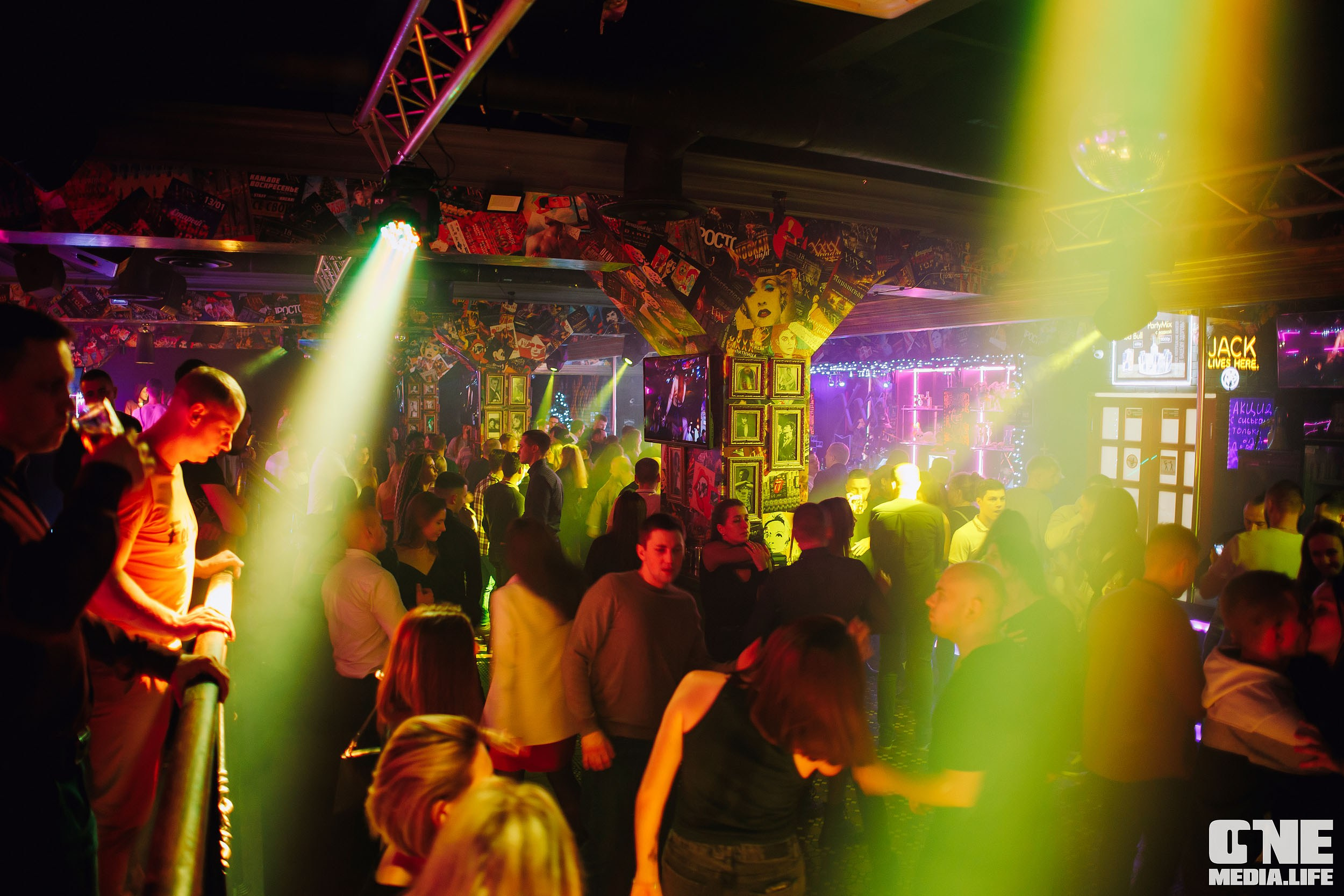 Фоторепортаж из бара XxxX. One Media Life: фоторепортажи, фотоотчеты с мероприятий и заведений
