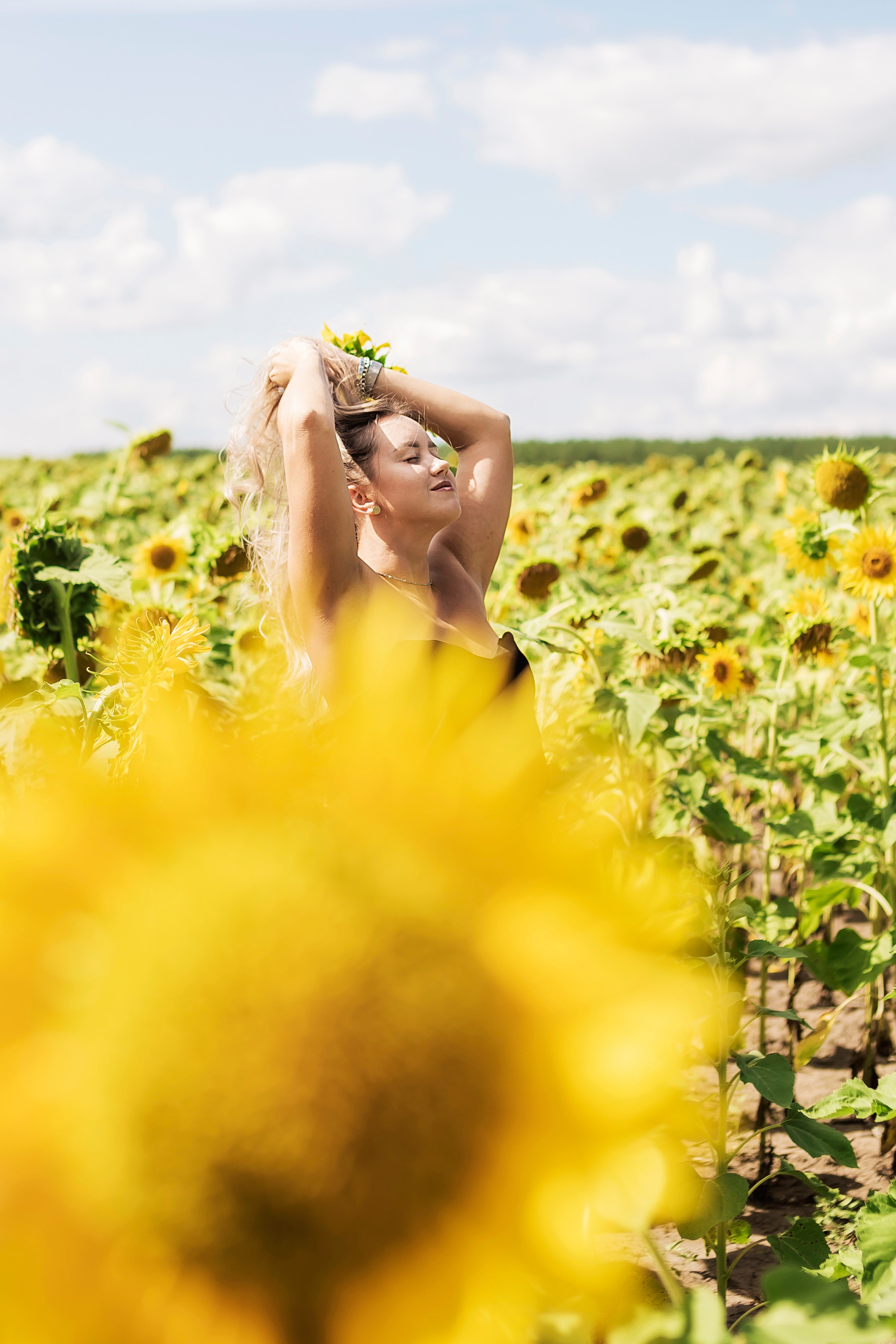 Фото в подсолнухах. Семейный фотограф в Саратове