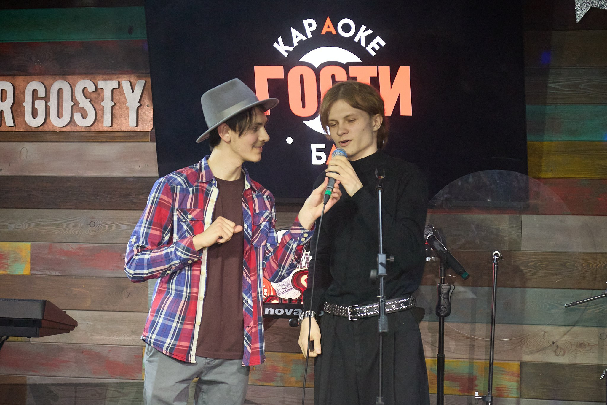 Концерт в баре «Гости». Фотограф Омск | Александр Вандеров