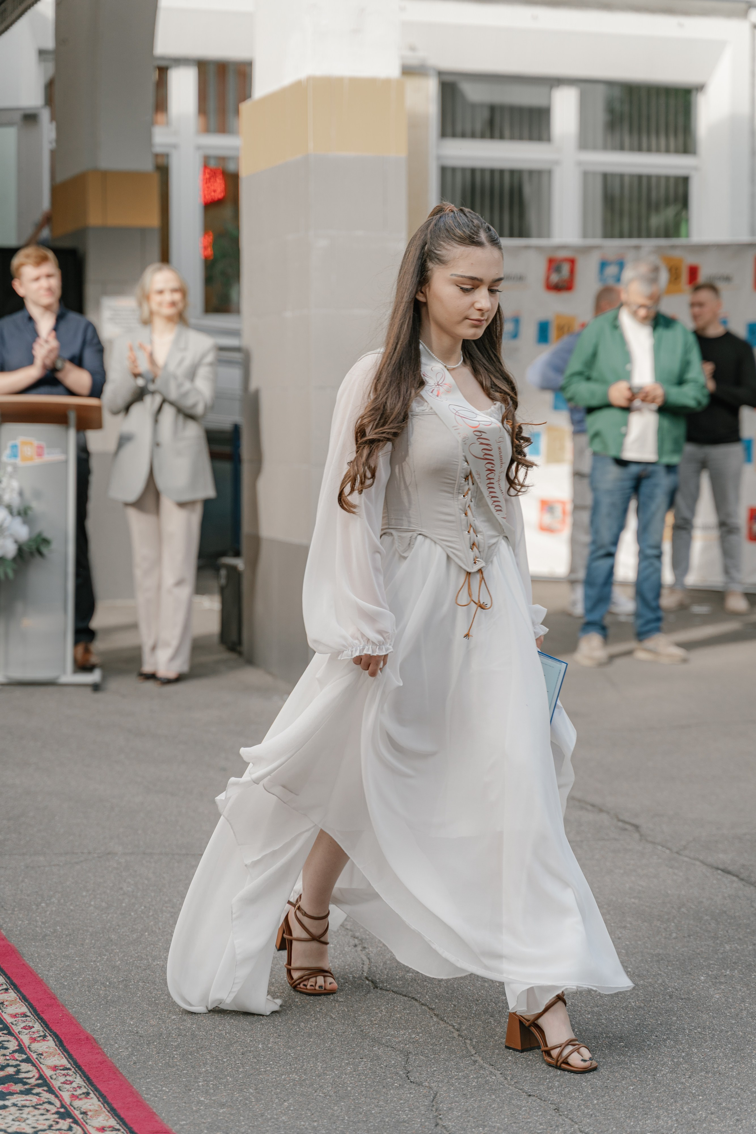 Выпускной альбом 9А класса — фотосессия, видео, репортаж и пожелания в Москве. MILATE — выпускные альбомы, фотосессии и видео в Москве