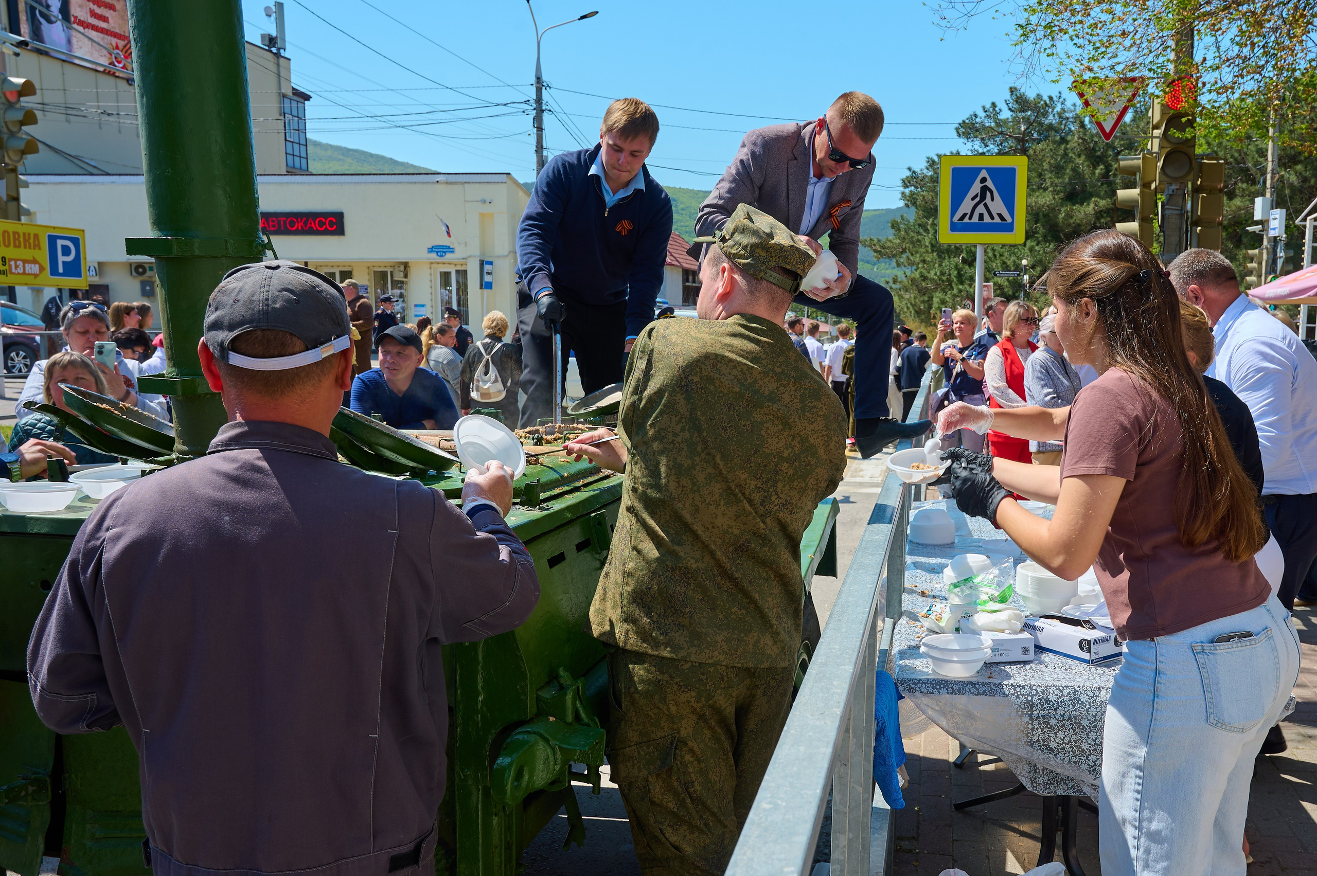 Митинг (мая в Кабардинке. Жизнь курорта Кабардинка в фотографиях
