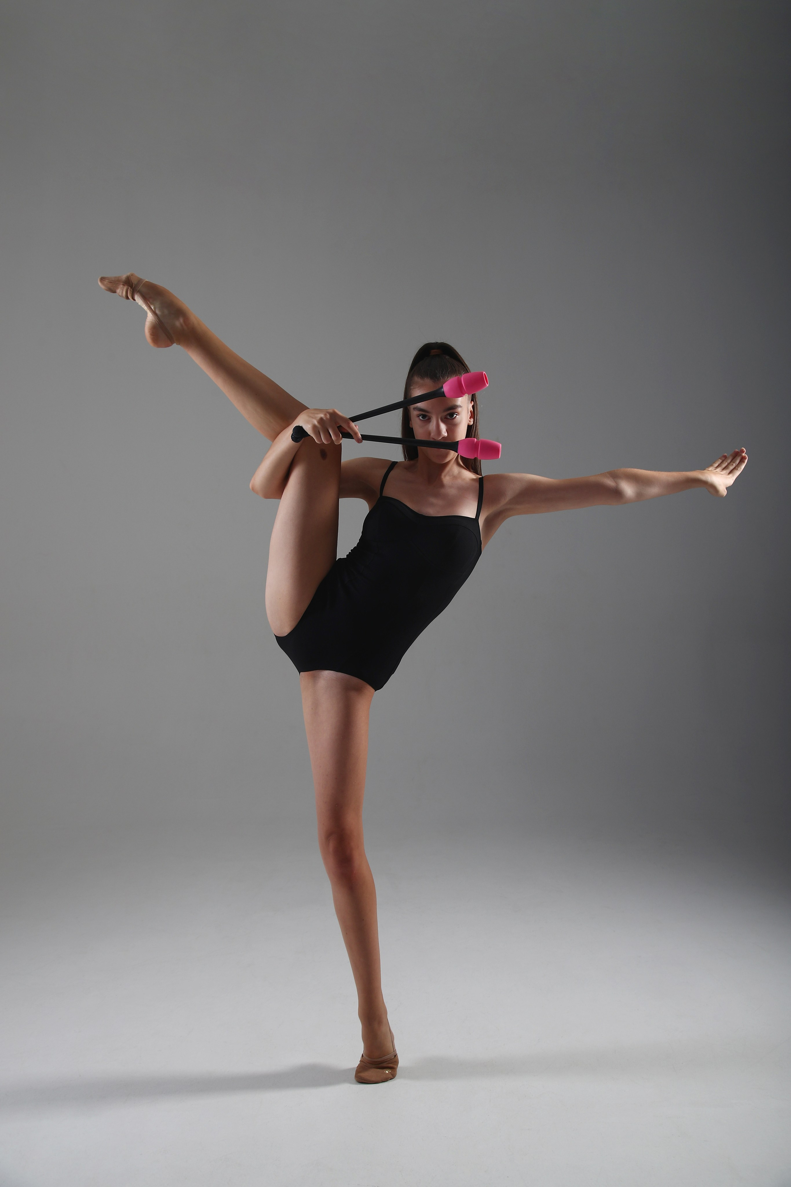 Выездная портретная фотосъёмка спортсменов или спортивная фотосъёмка в фотостудии. Фотограф художественная гимнастика, фигурное катание, Москва и область