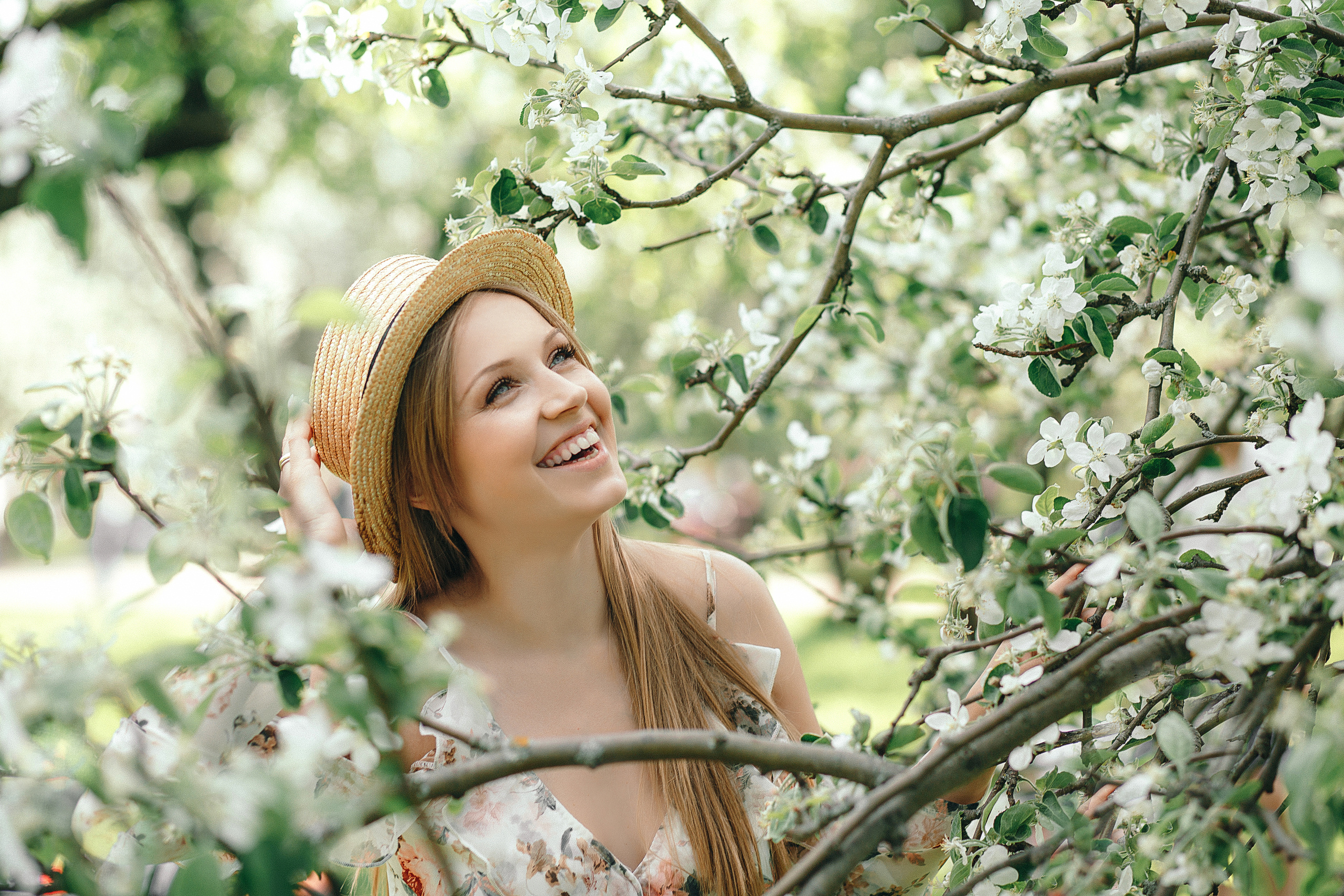 Семейная фотосессия в цветущих садах в Коломенском