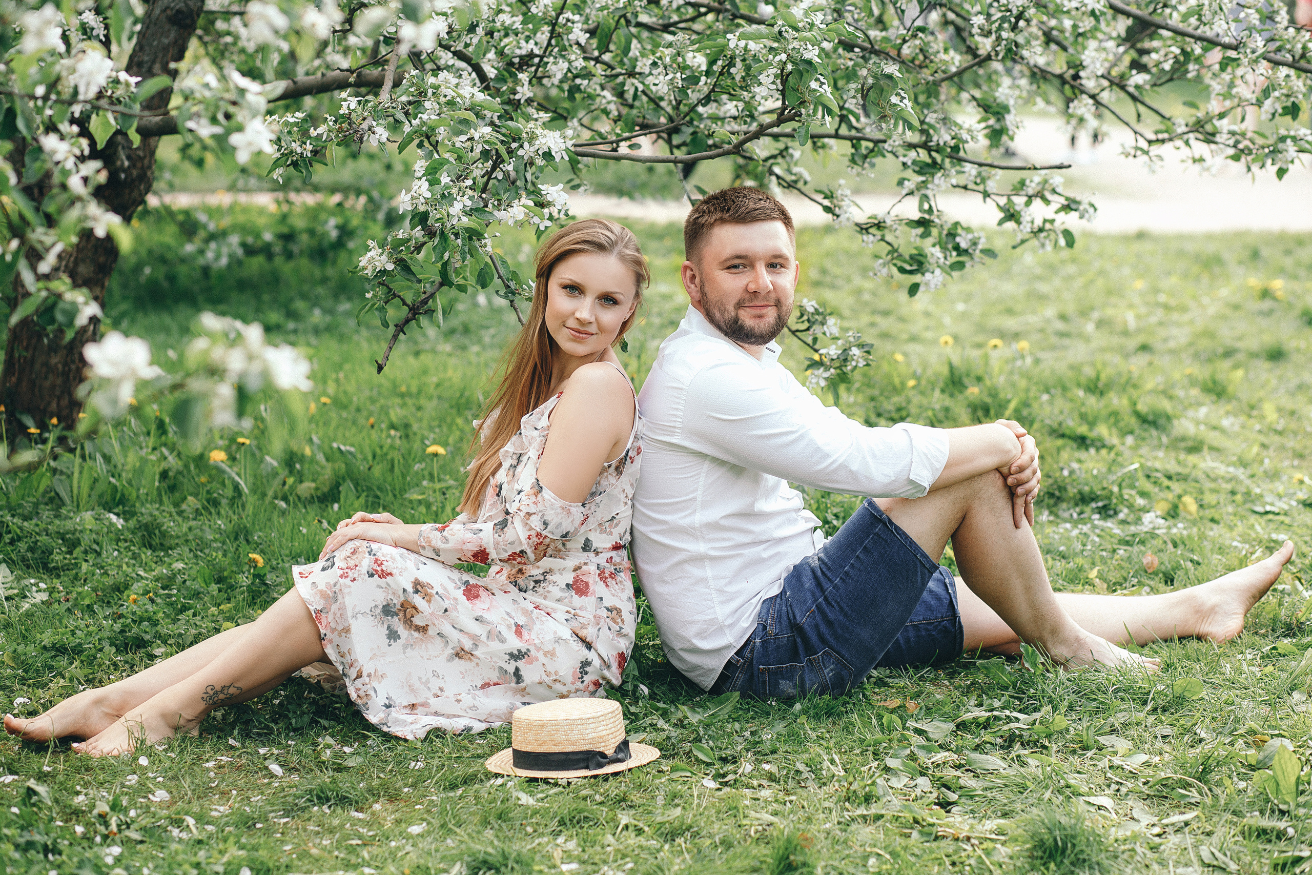 Семейная фотосессия в цветущих садах в Коломенском