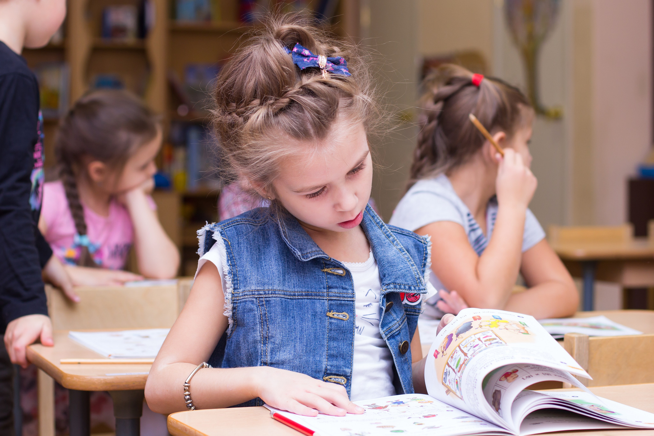 Один день в детском саду. ВЫПУСКНЫЕ АЛЬБОМЫ для детского сада и школы Санкт-Петербург и Лен. область