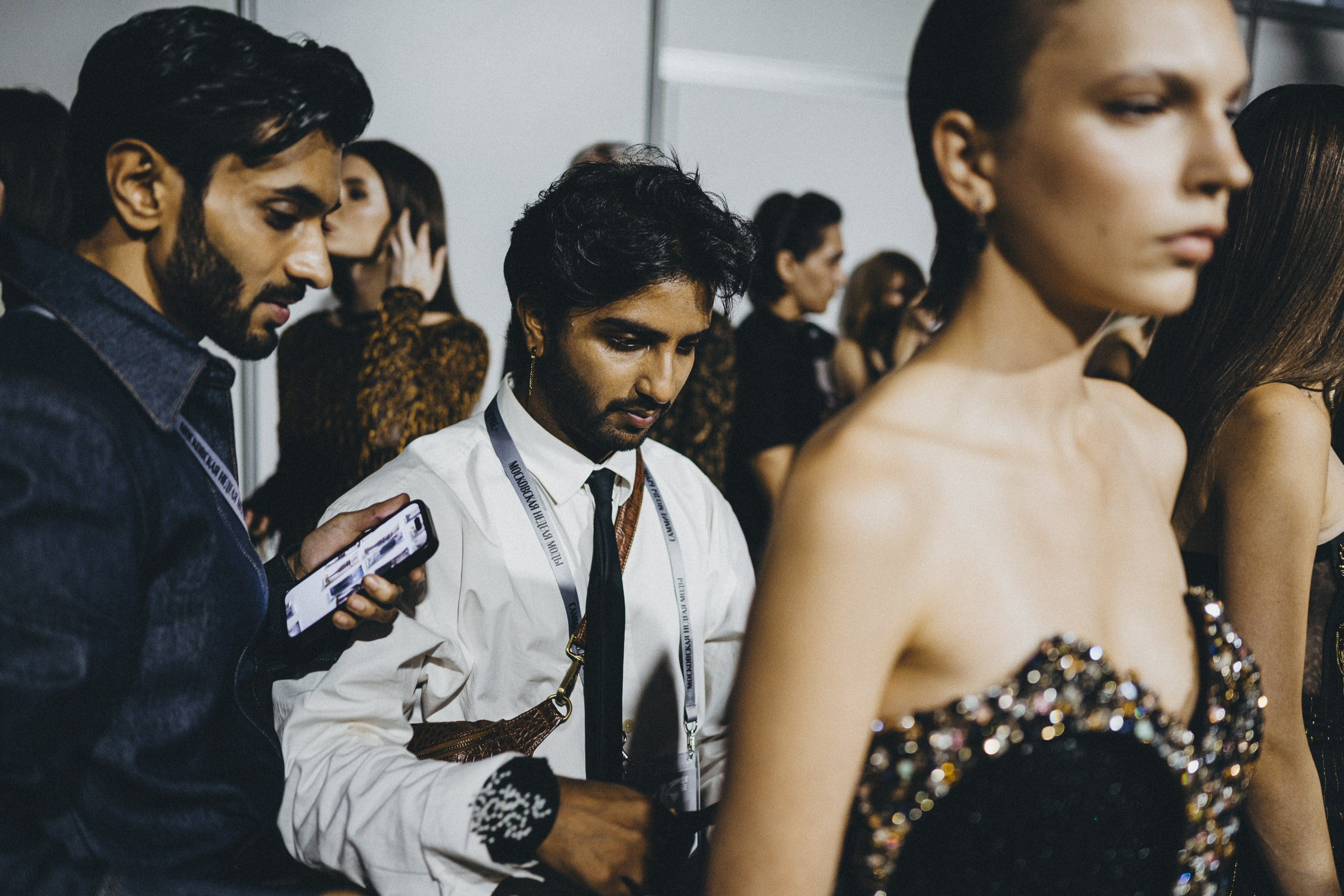 Бэкстейдж показа дизайнера Shantnu Nikhil на MFW 2025