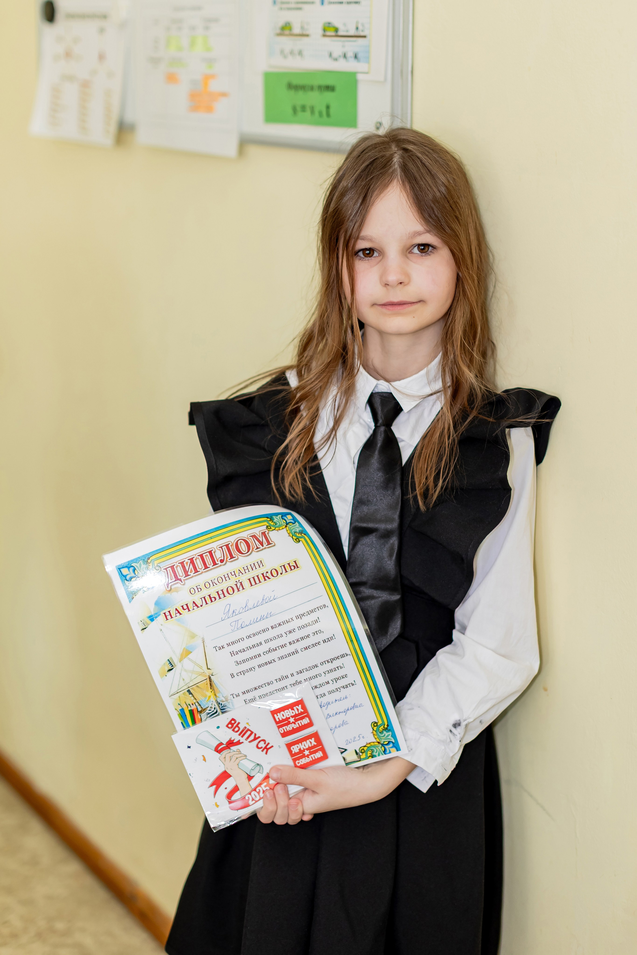 Выпускной в начальной школе в классе. Фотограф и видеограф Москва. Свадебный фотограф, видеограф. Выпускные альбомы. Оживающие альбомы