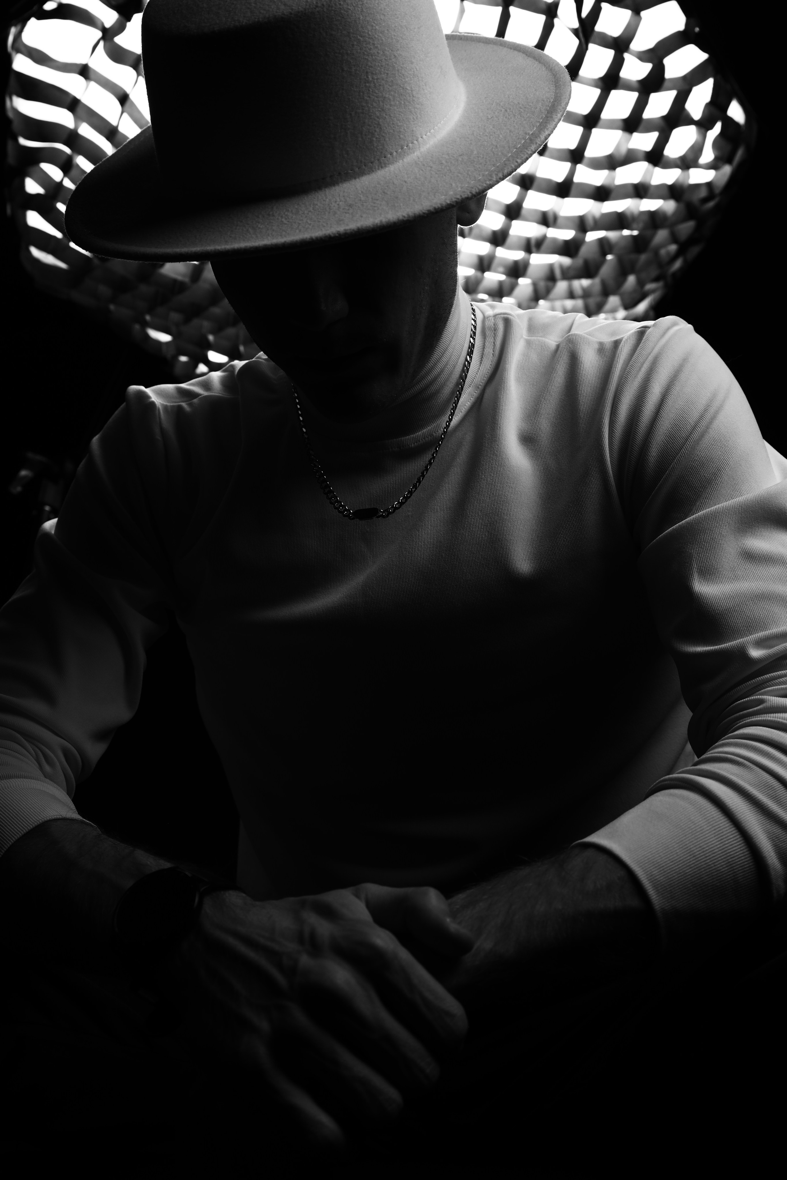 The White hat Alex. Профессиональный фотограф в Воронеже Владислав Крылов