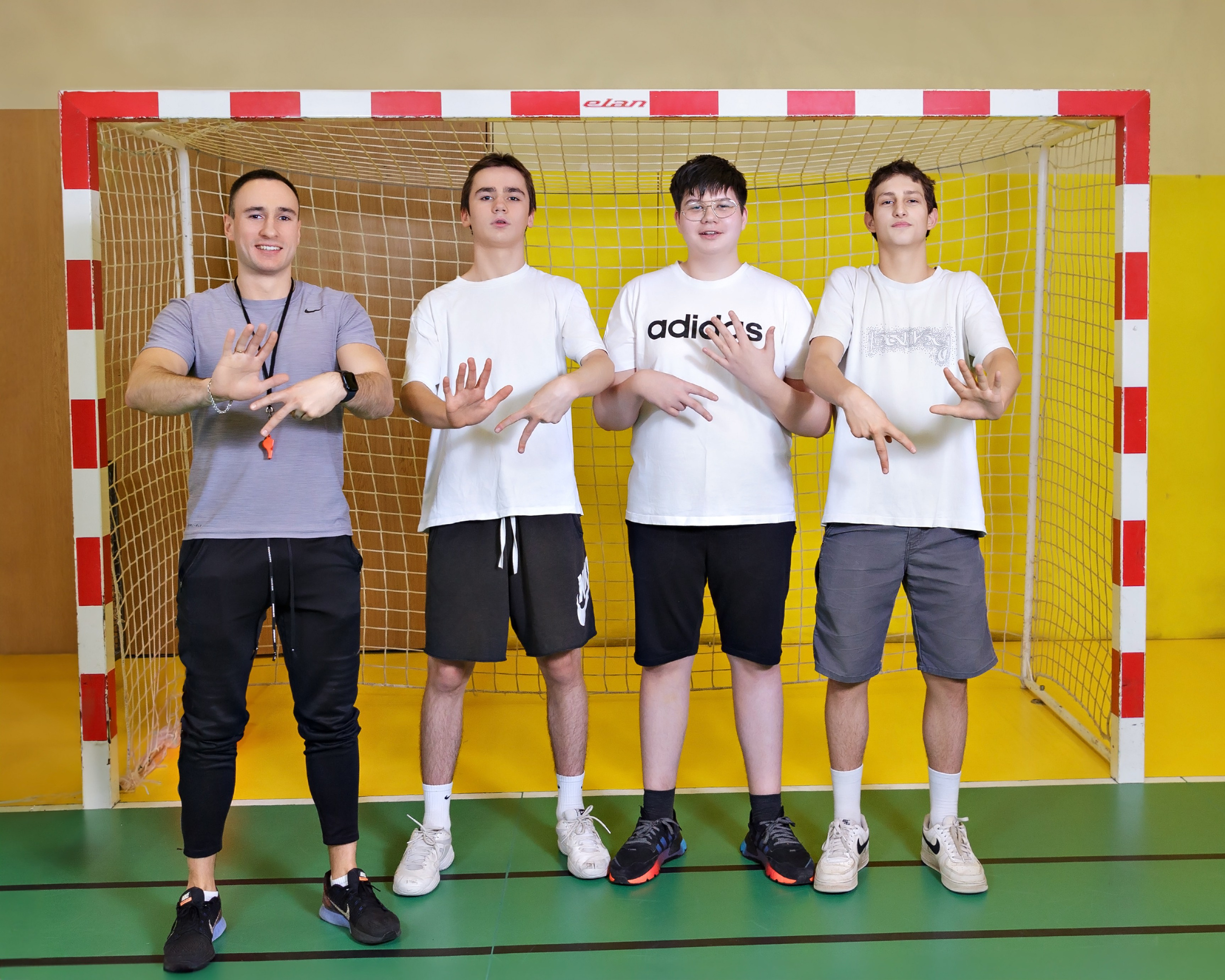 Выпускной альбом для 9 Класса. Выпускные альбомы и школьный фотограф в Подольске, Троицке, Щербинке, Москве и Московской области