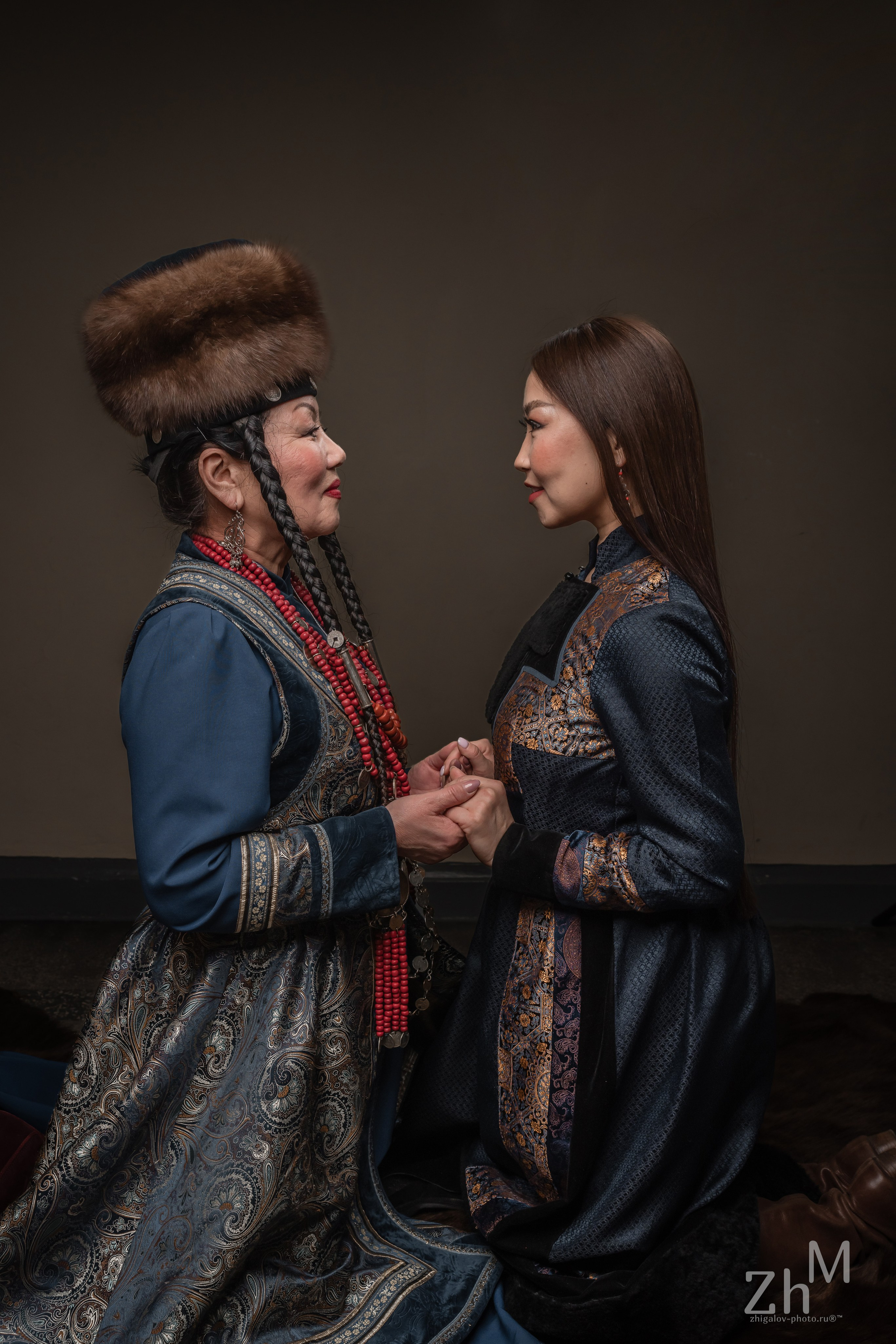 Съёмка в бурятских национальных костюмах. Семейный и свадебный фотограф в Иркутске Максим Жигалов