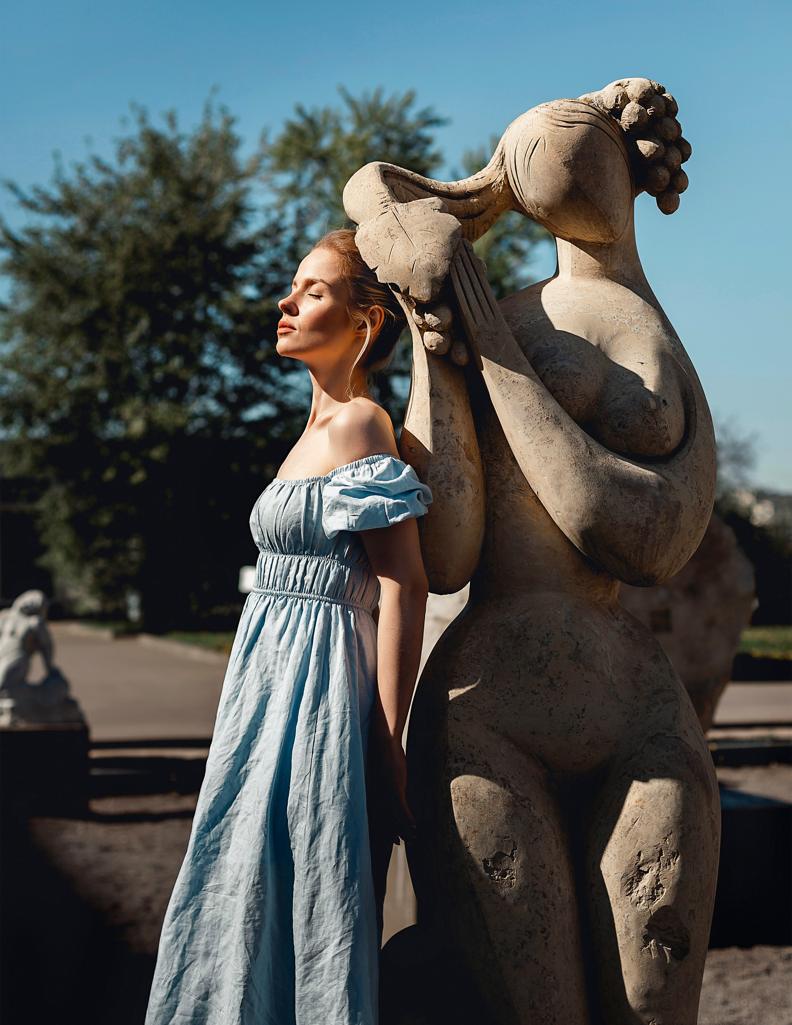 Фотосессия в цветущих садах. Деловая и Бизнес съемка в Москве Инесса Грушко