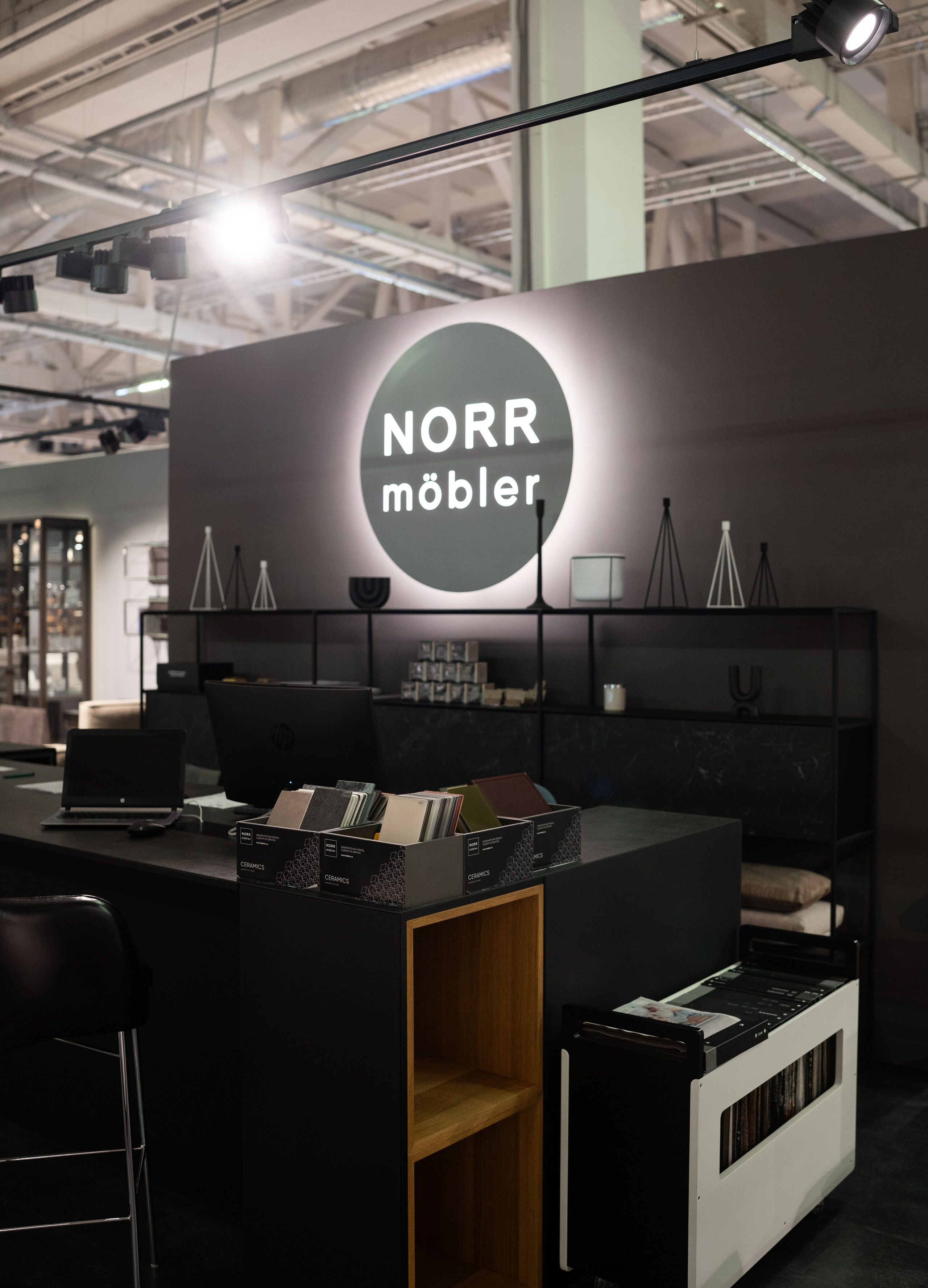 Разработка логотипа, фирменного стиля, создание коллекции мебели и предметов декора, дизайн-проект шоурумов с нуля