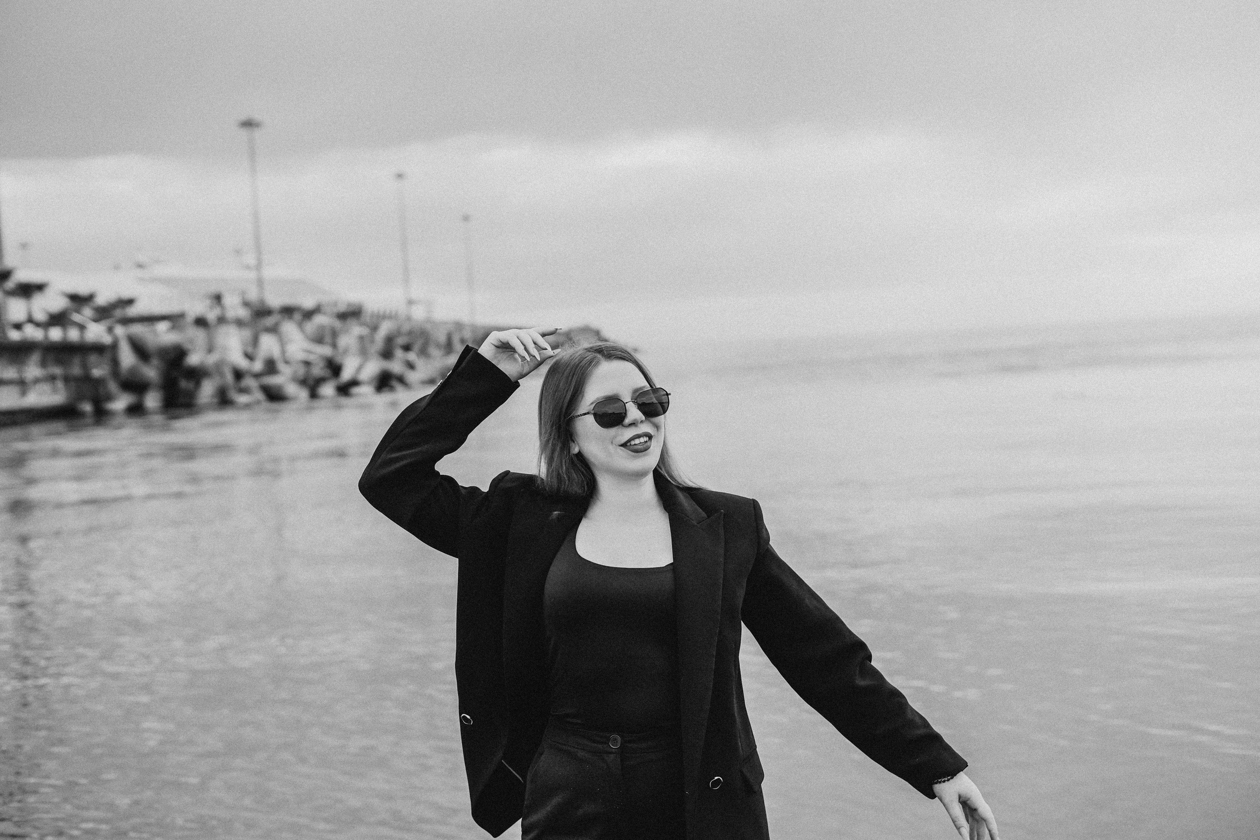 Даша и Артём на пляже Ривьера. Фотограф в Сочи и Абхазии | Фототуры | September Air