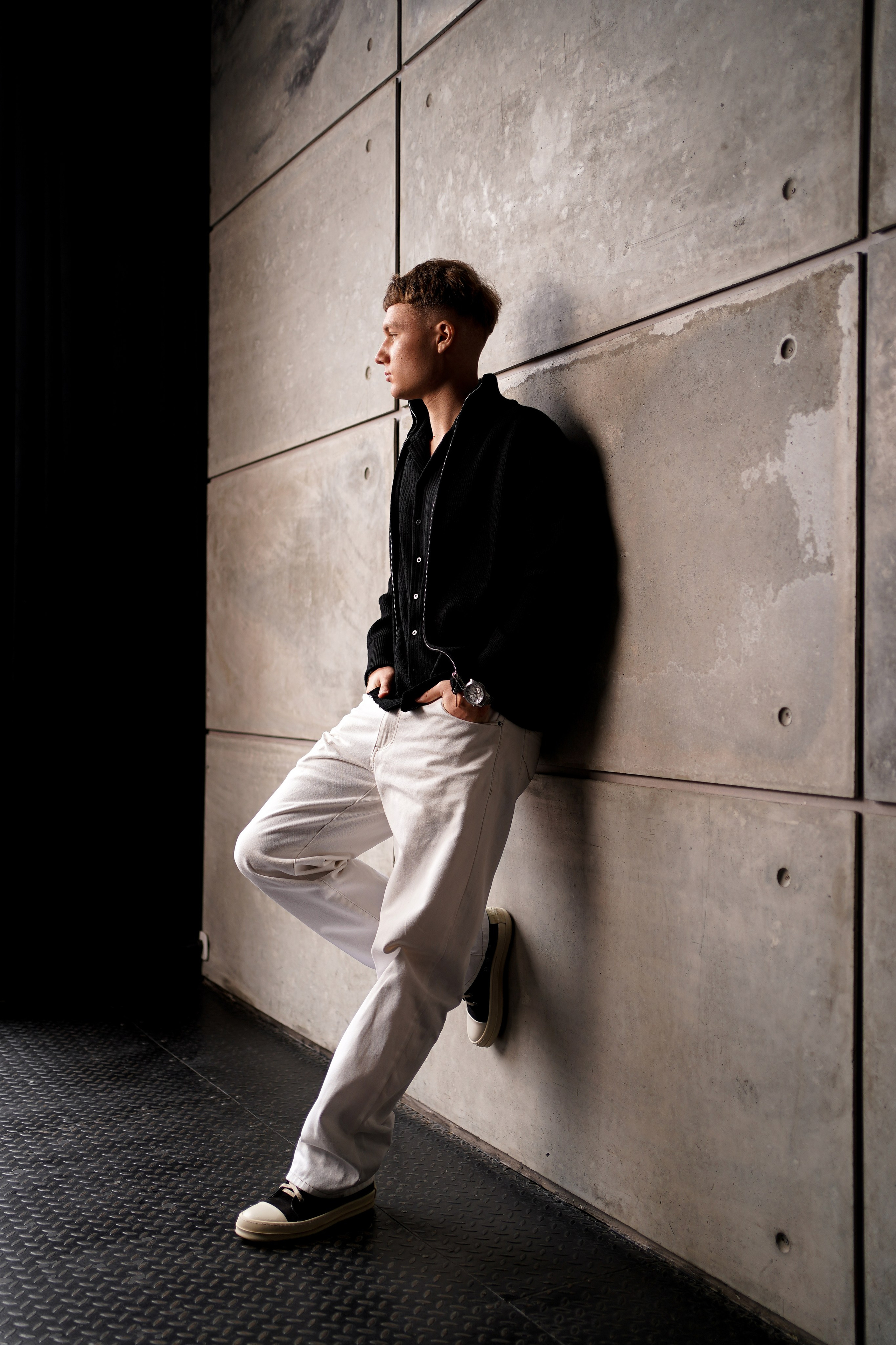 Мужская фотосессия в Ростове-на-Дону. Брутальные кадры в студии. Фотограф Алёна Чёботова. Свадебный фотограф в Ростове-на-Дону. Таинство Крещения и Венчания, семейные фотосессии. Алёна Чёботова