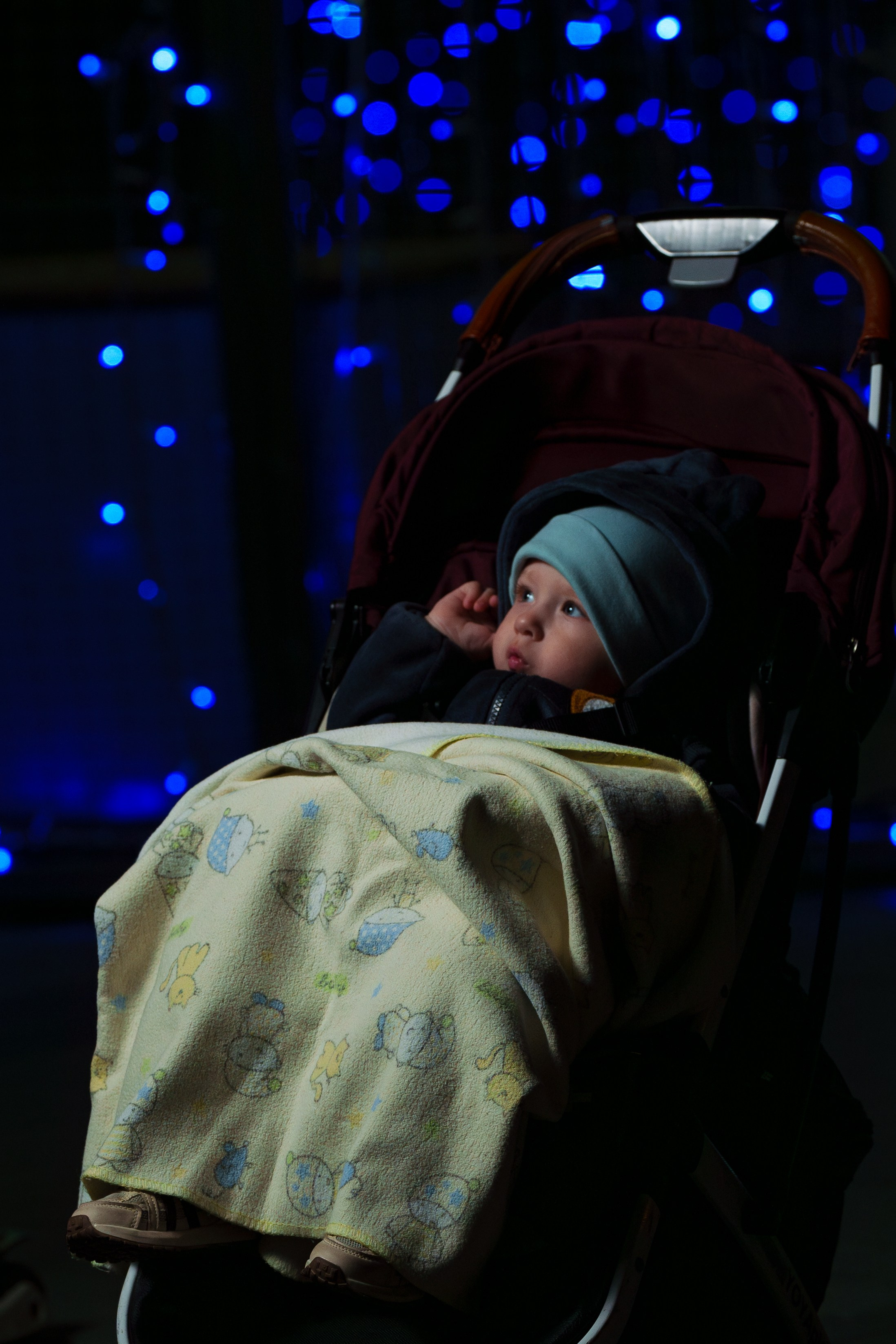 Портретная фотосессияСемейная фотосессияДетская фотосессияЛюбовная/Love-story фотосессияСвадебная фотосессияФотосессия для помолвкиПрофессиональный/деловой портретРекламная/коммерческая фотосессияФотосессия продукции (товары)Фотосессия моды (fashion)Бьюти-съемка (красота, макро-детали лица)Фотосессия lifestyle (повседневная жизнь, атмосфера)Фотосессия в полёте/авиационная (иногда отдельно как аэросъемка)Пейзажная/ландшафтная фотосессияАрхитектурная фотосессияАнфас/студийная фотосессияНю-фотосессия (с оговорками об этике и согласии)Фотосессия для артистов/музыкантовФотосессия для блогеров и инфлюенсеровФотосессия в стиле ретро/винтажЭко- и концептуальная съемка (арт-иллюстративная)Фотосессия для мероприятий (часто как репортажная)Aerial/дрон-съемка (в сочетании с портретной или пейзажной частью)Инфографическая/презентационная фотосессия (для презентаций и каталогов)