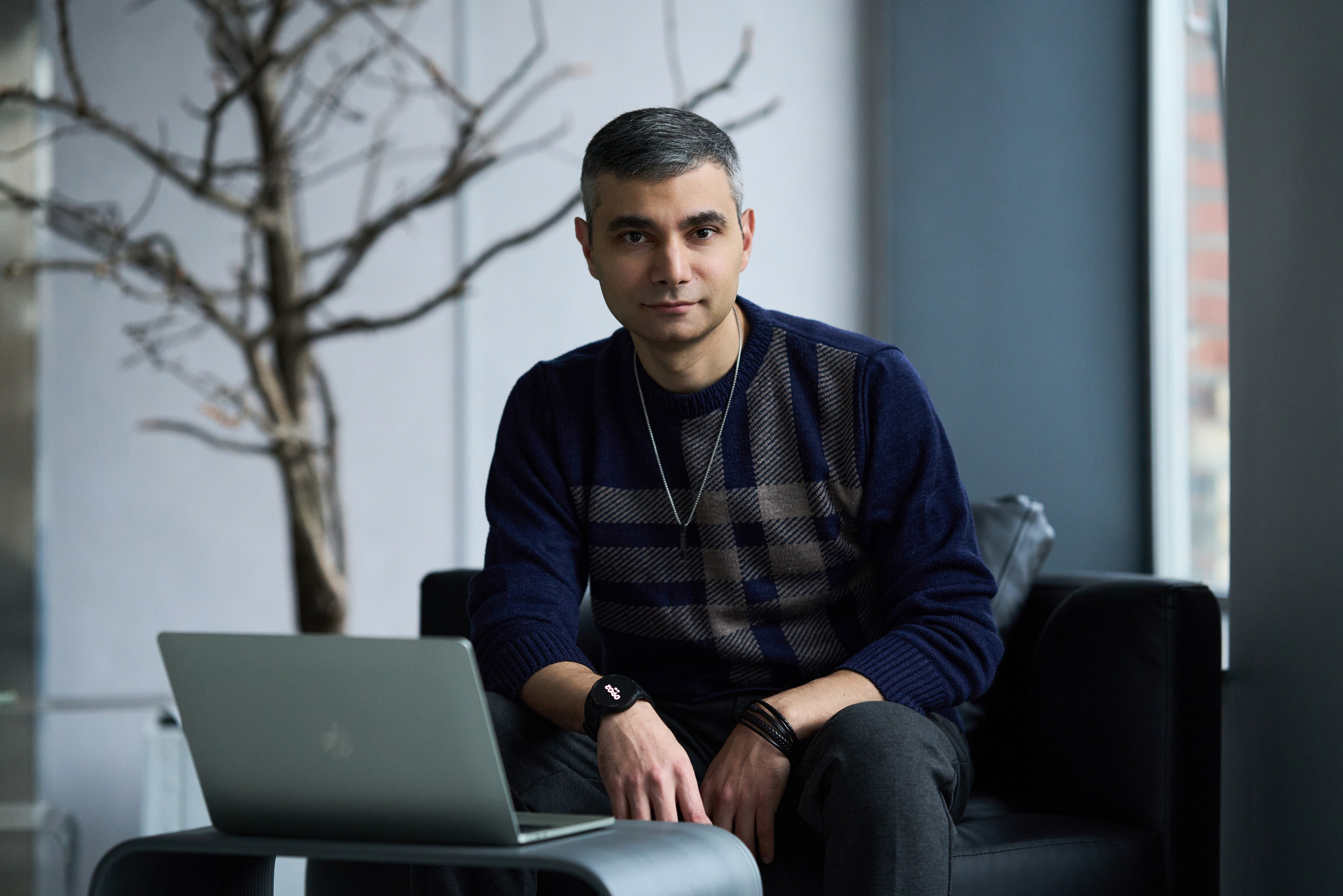 Корпоративные фотосессии сотрудников и руководства в офисах и на производствах. Портретный фотограф Павел Бахирев. Москва