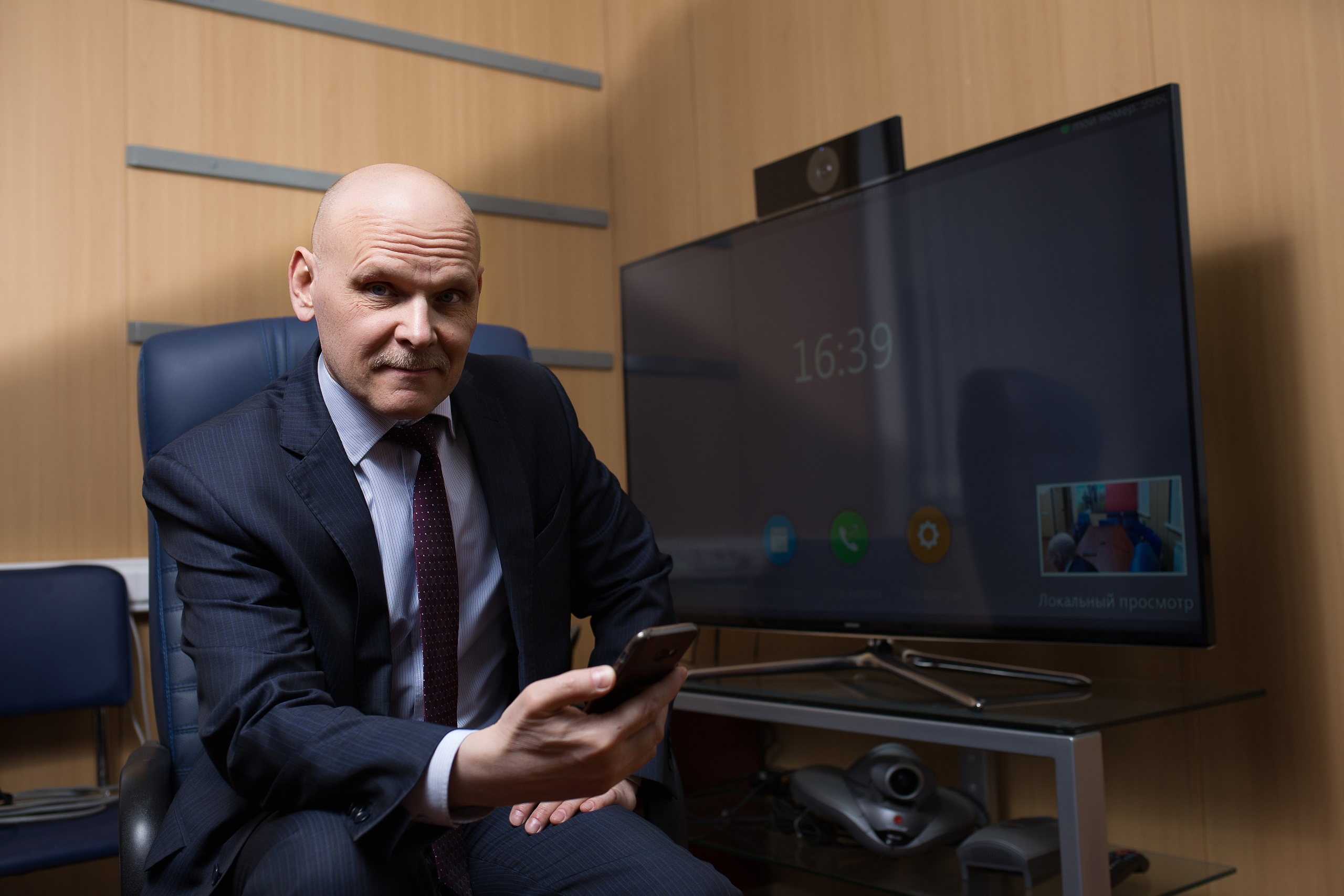 Фотографы и фото/видео услуги во Владимире. Первая во Владимире маркетплейс фотостудия (модельная и предметная съёмка) PORTRETO