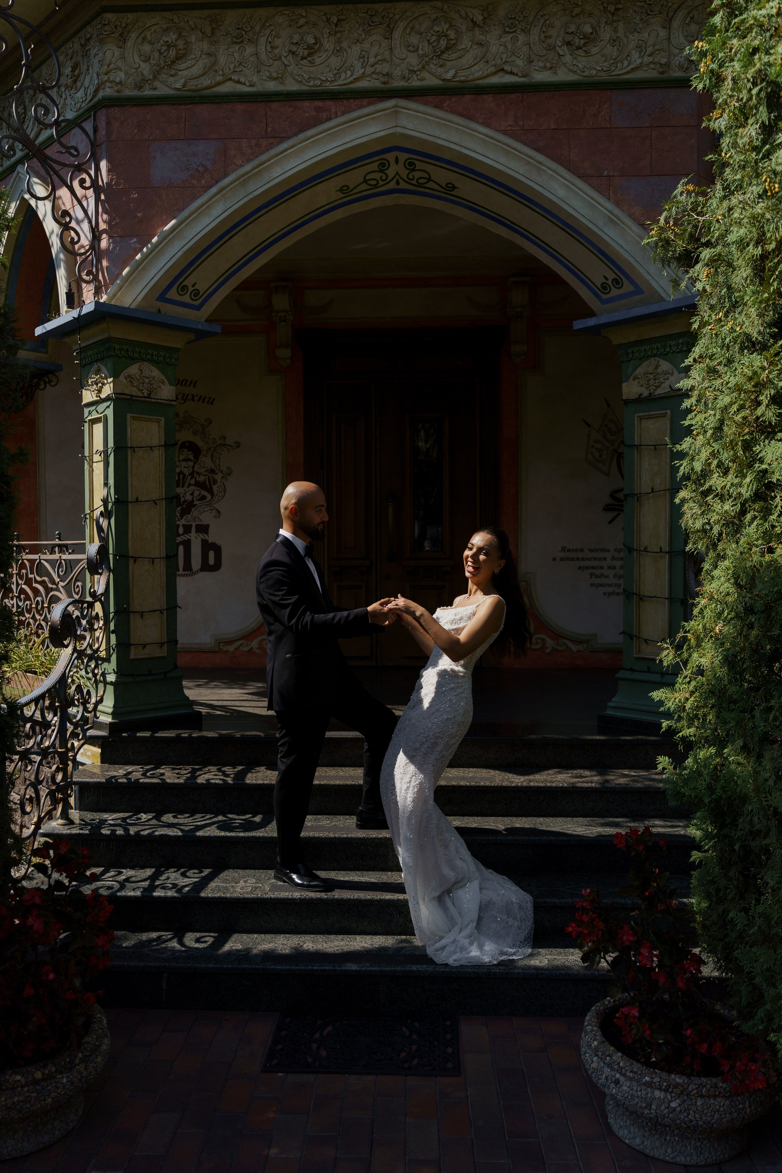 Сватовство в Краснодаре от лучших свадебных фотографов и операторов ТВИНС СТУДИО. ТВИНС СТУДИО — лучшие свадебные фотографы и видеографы в Краснодаре