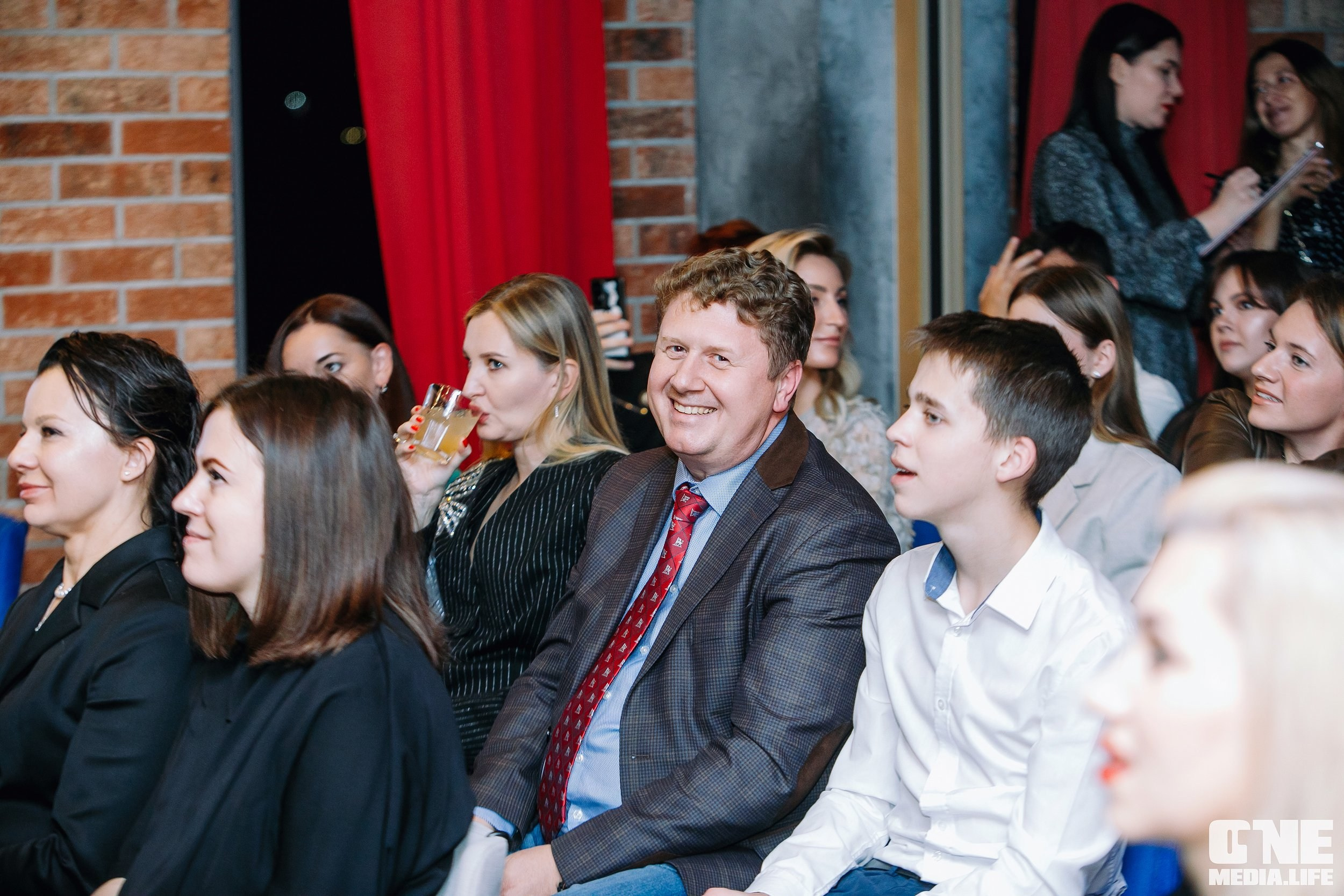 Новогодний Огонёк от Верю в Чудо. One Media Life: фоторепортажи, фотоотчеты с мероприятий и заведений