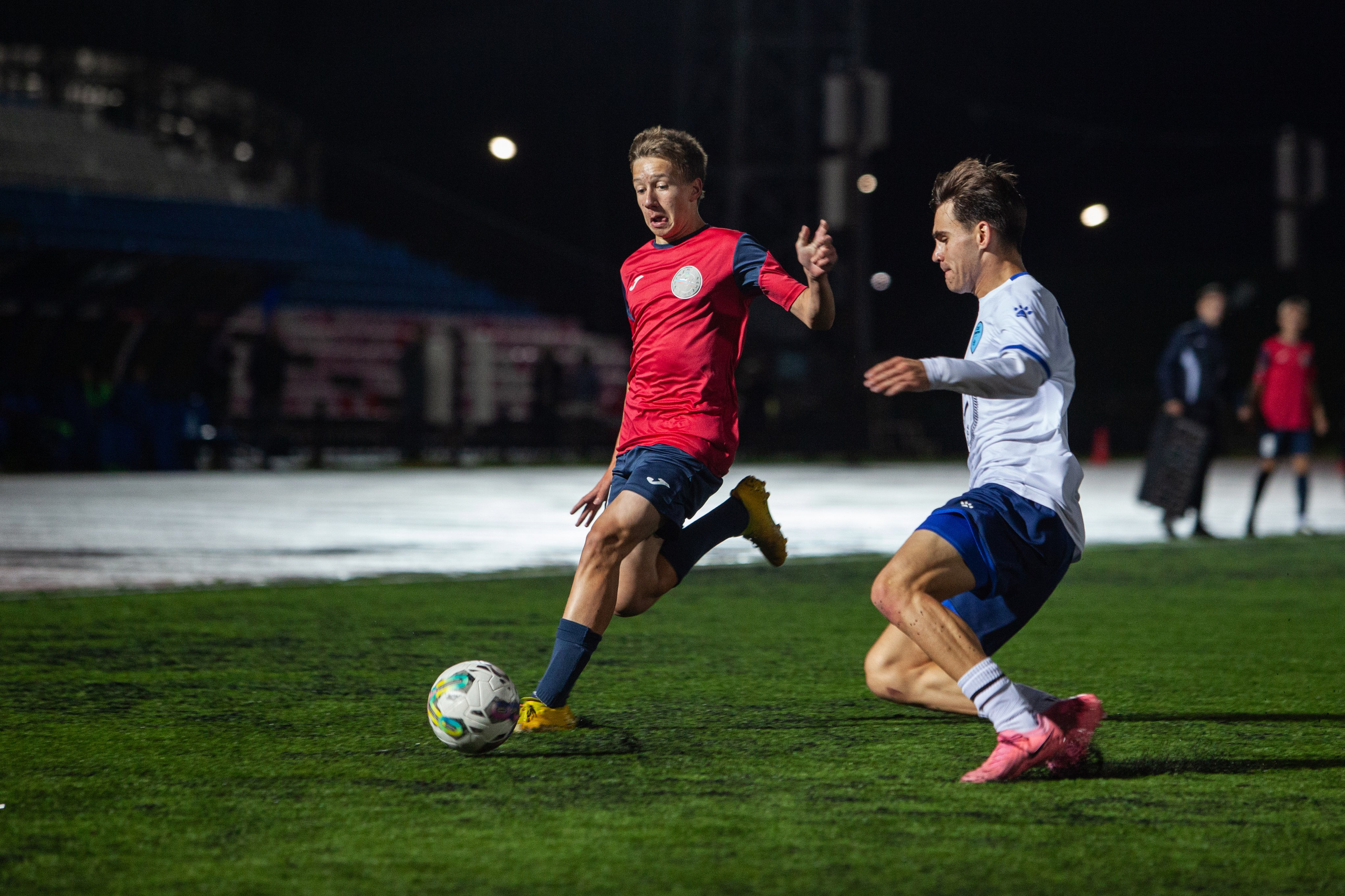 Матч юношеской футбольной лиги между командами СШ «Сахалин» и «СШОР № 1» (Комсомольск-на-Амуре) (U-18). Кутузов Евгений Фотограф в Южно-Сахалинске