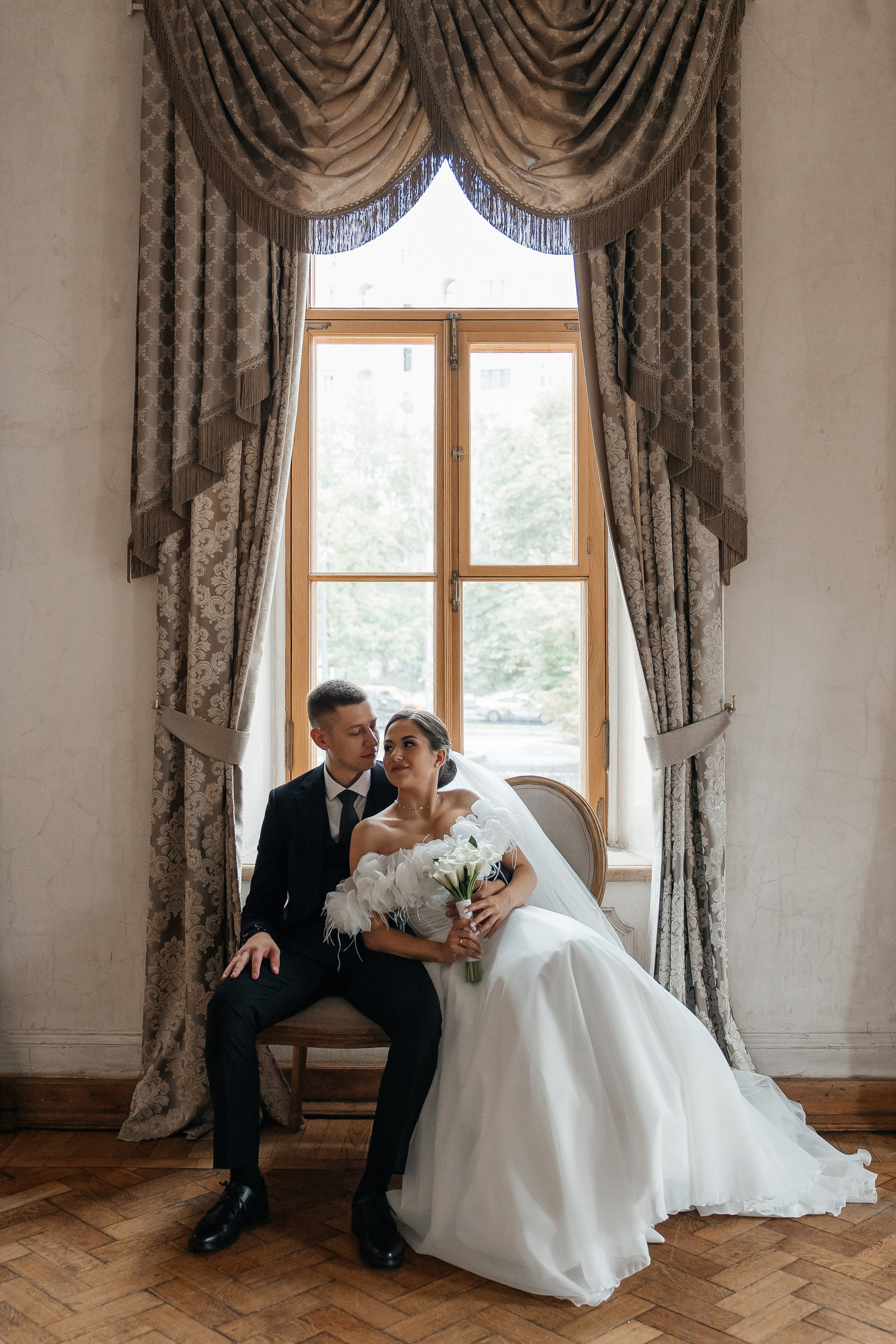 Свадебная фотосессия в библиотеке читальне Пушкина