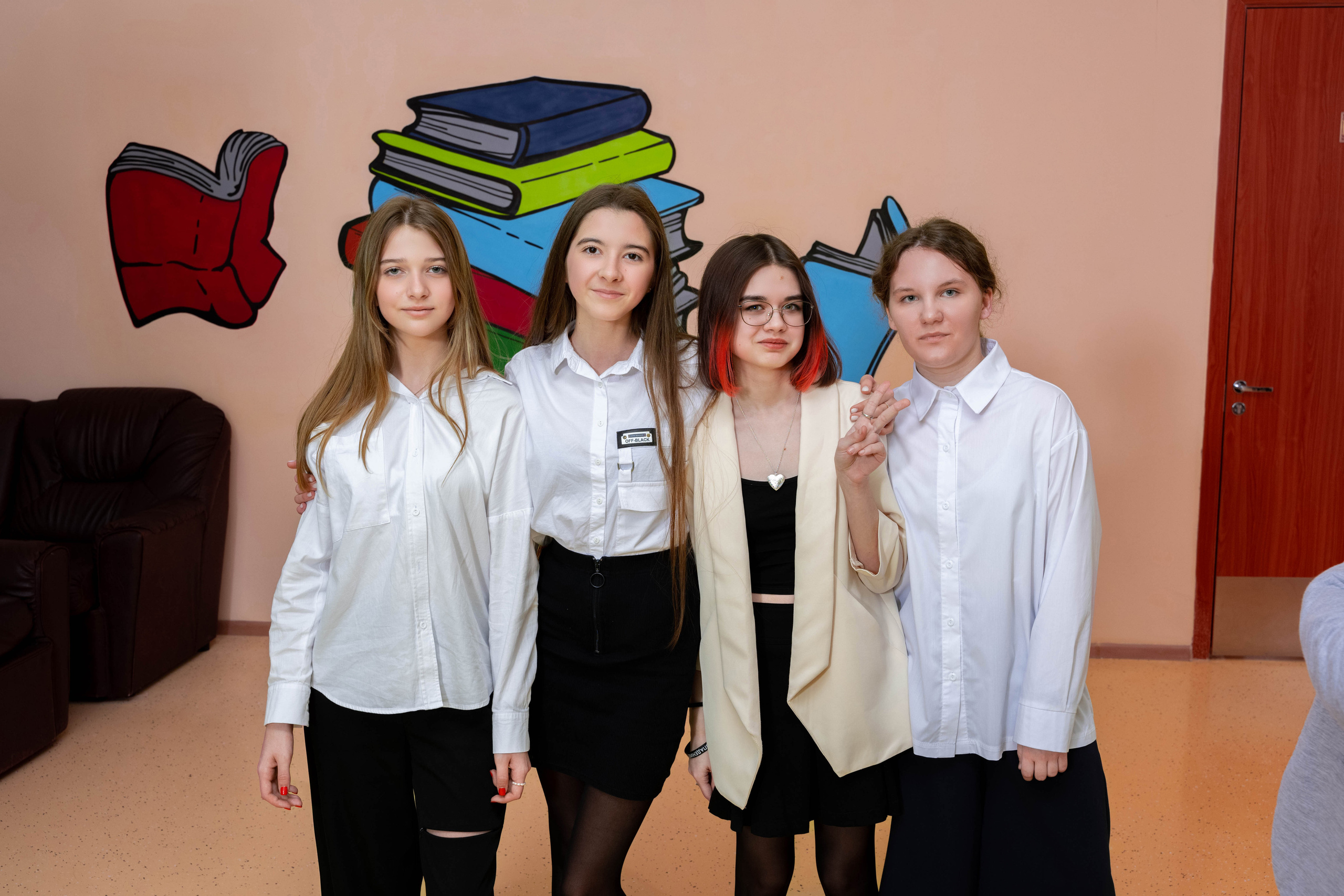 Школа № 34 Пример фотосессии на улице. Выпускные альбомы в Подольске Москве и МО