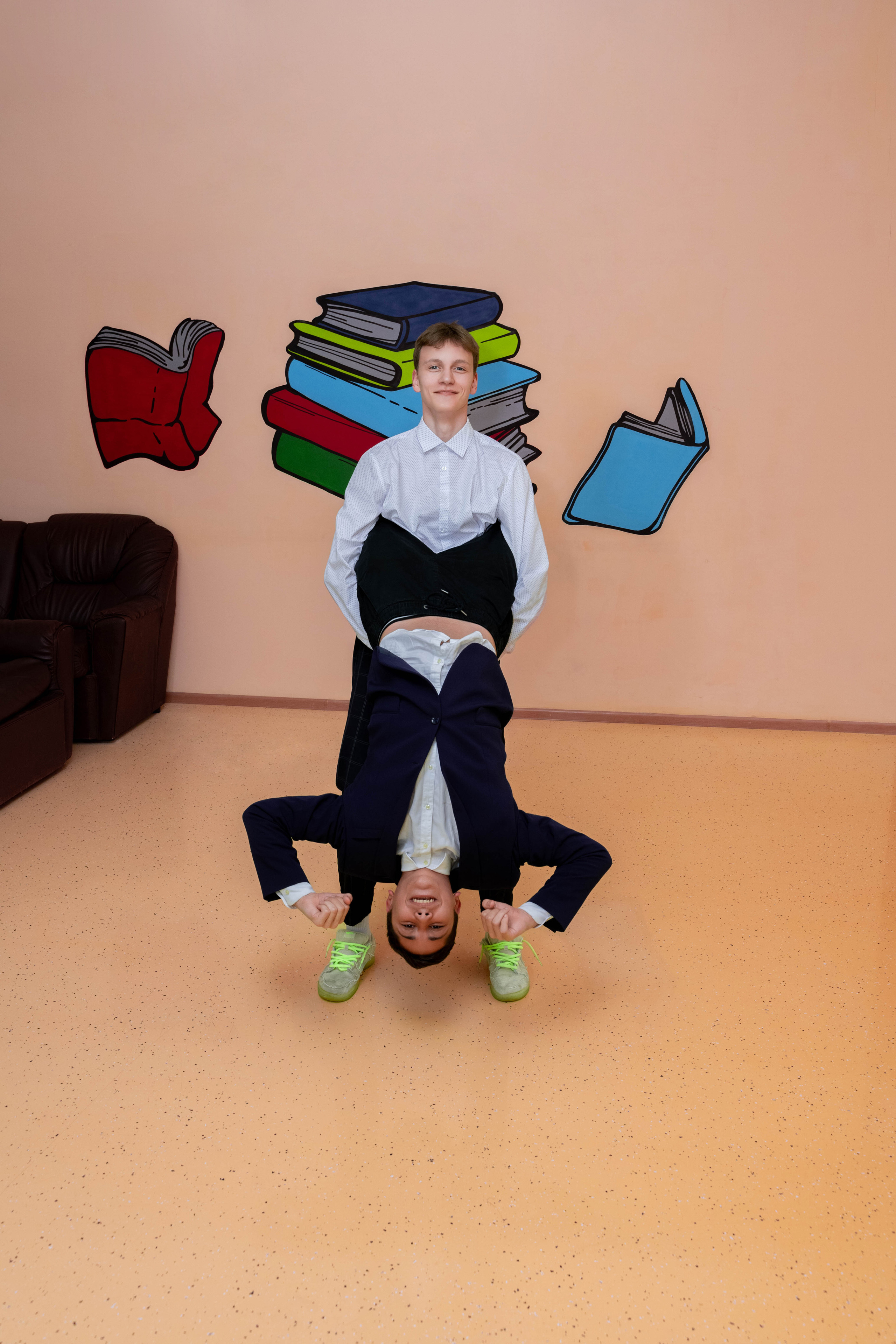 Школа № 34 Пример фотосессии на улице. Выпускные альбомы в Подольске Москве и МО