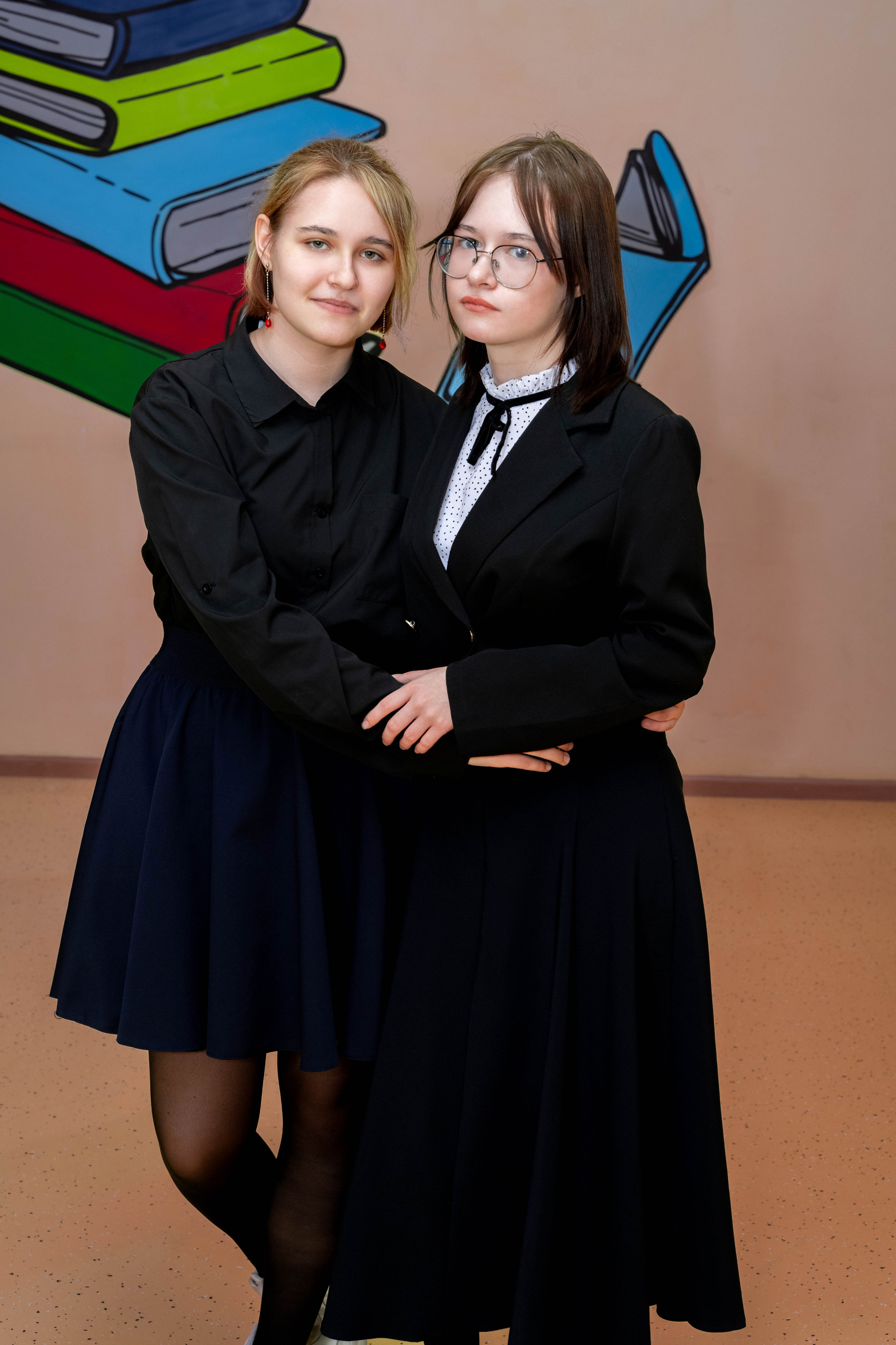 Школа № 34 Пример фотосессии на улице. Выпускные альбомы в Подольске Москве и МО