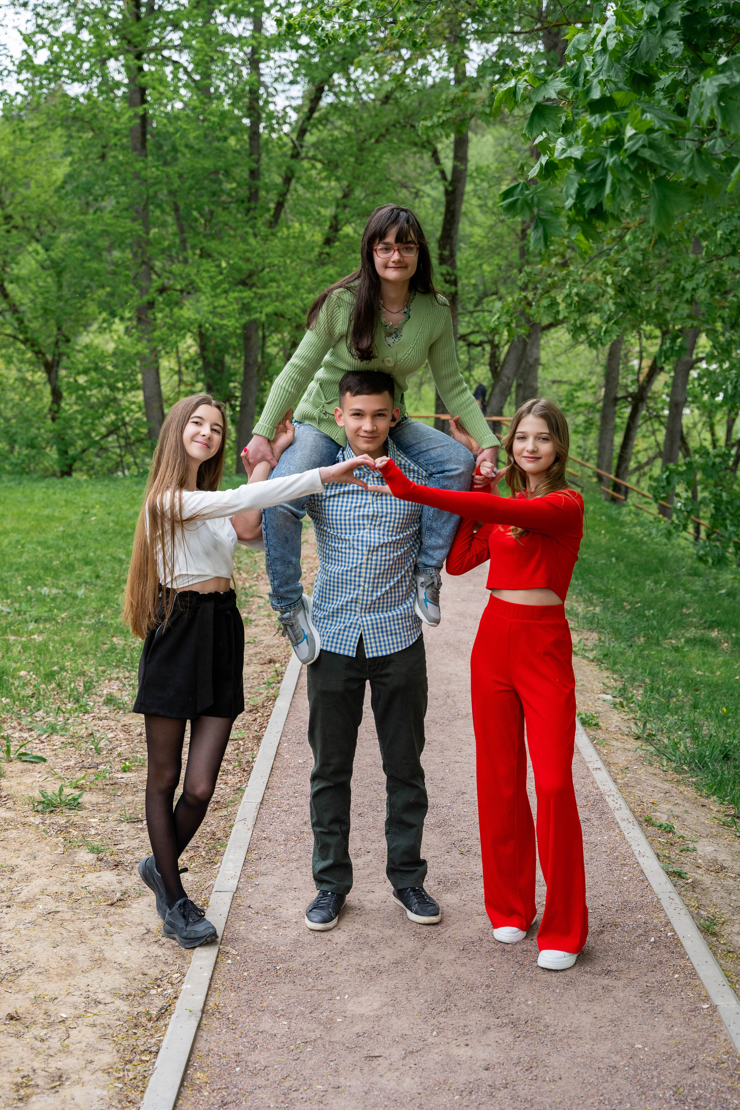 Школа № 34 Пример фотосессии на улице. Выпускные альбомы в Подольске Москве и МО