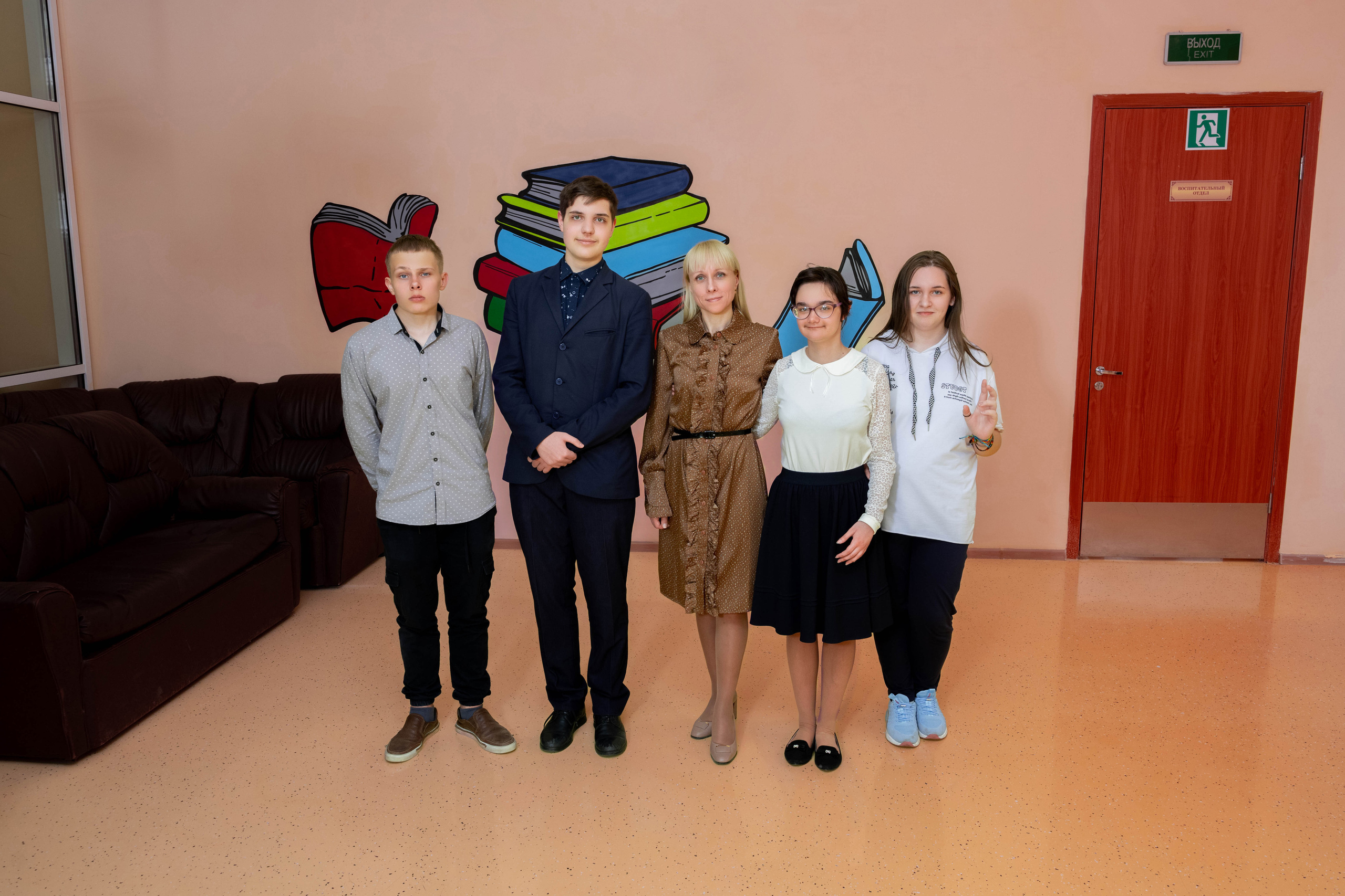 Школа № 34 Пример фотосессии на улице. Выпускные альбомы в Подольске Москве и МО