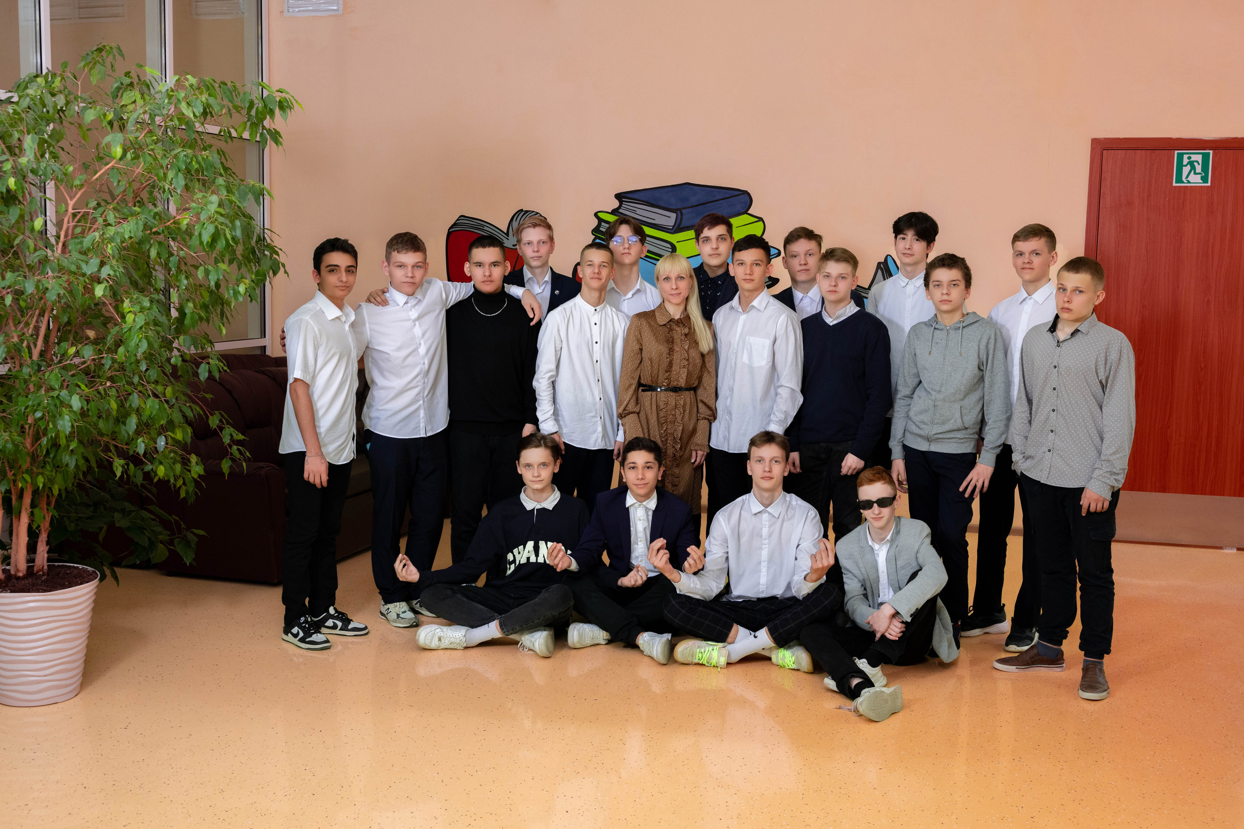 Школа № 34 Пример фотосессии на улице. Выпускные альбомы в Подольске Москве и МО