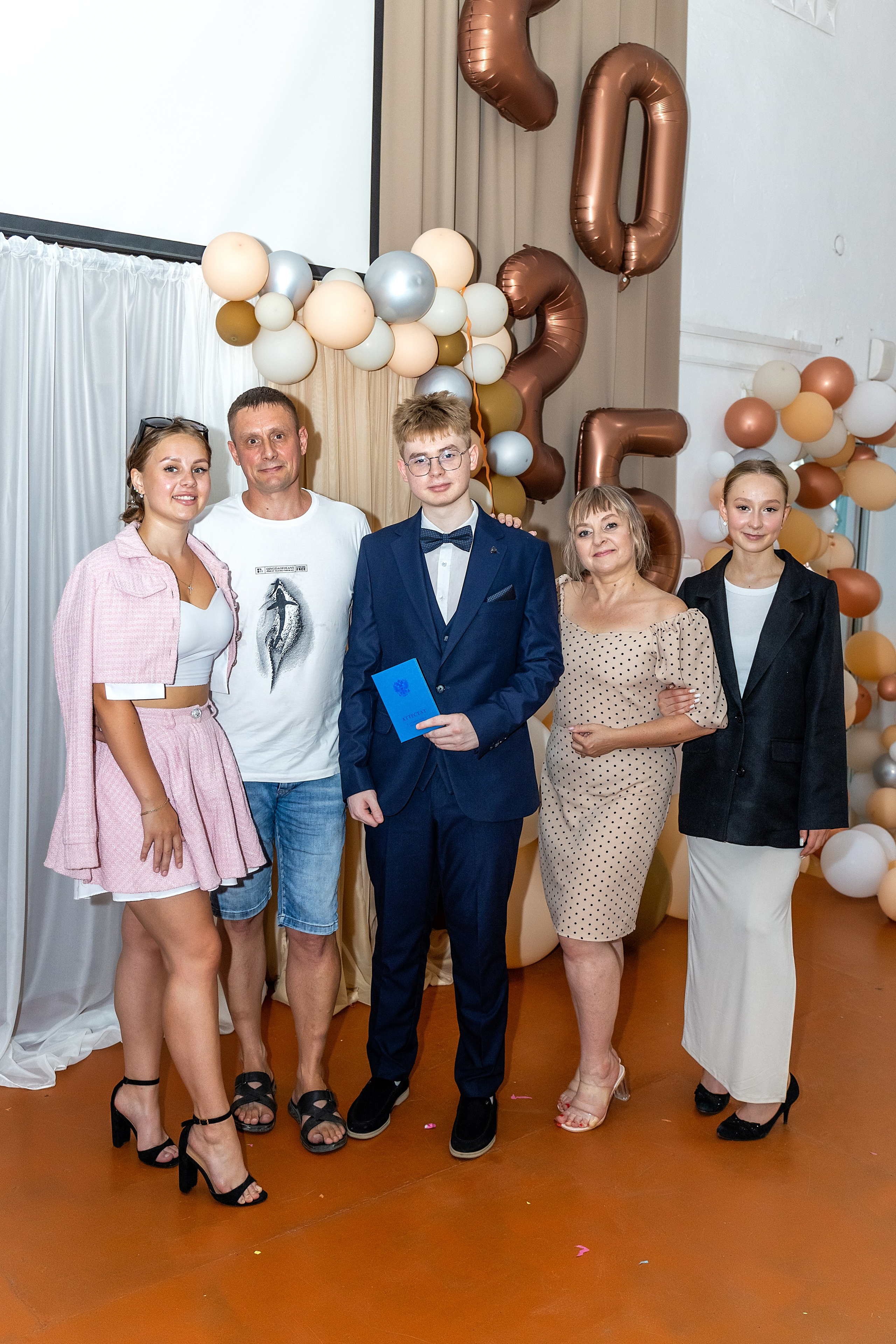 Выпускной. Школа 22, 11 класс. Стильный выпускной альбом Владивосток фотограф Вероника Мигачева