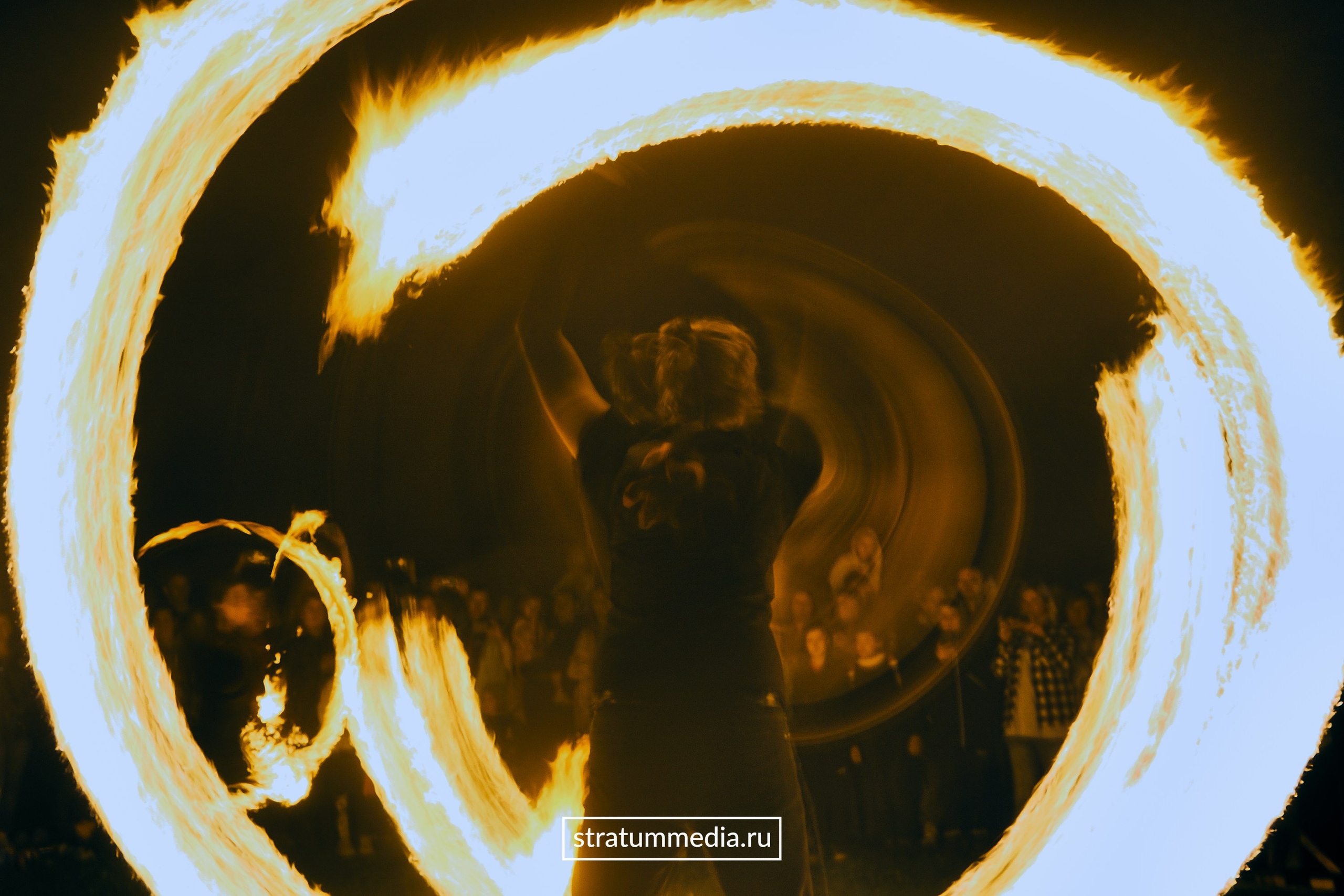 Fire Show at Park. Stratum Media — Фото-Видео Съемки