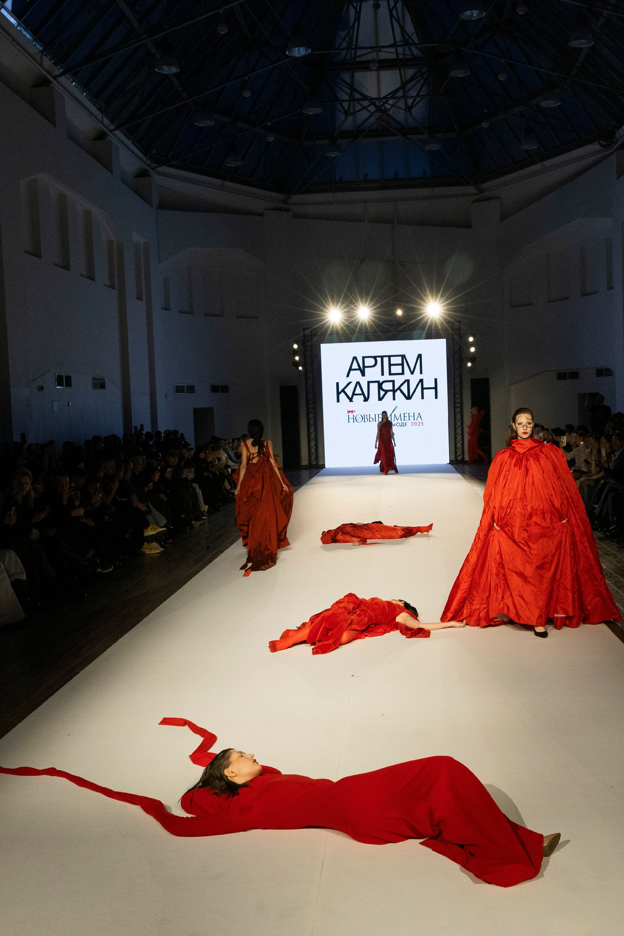 ДЛТ Собака.ru показ победителей конкурса «Новые имена в моде 2025». FOTOFAQ SKOOL г. Санкт-Петербург: очные, дистанционные и онлайн курсы фотографии