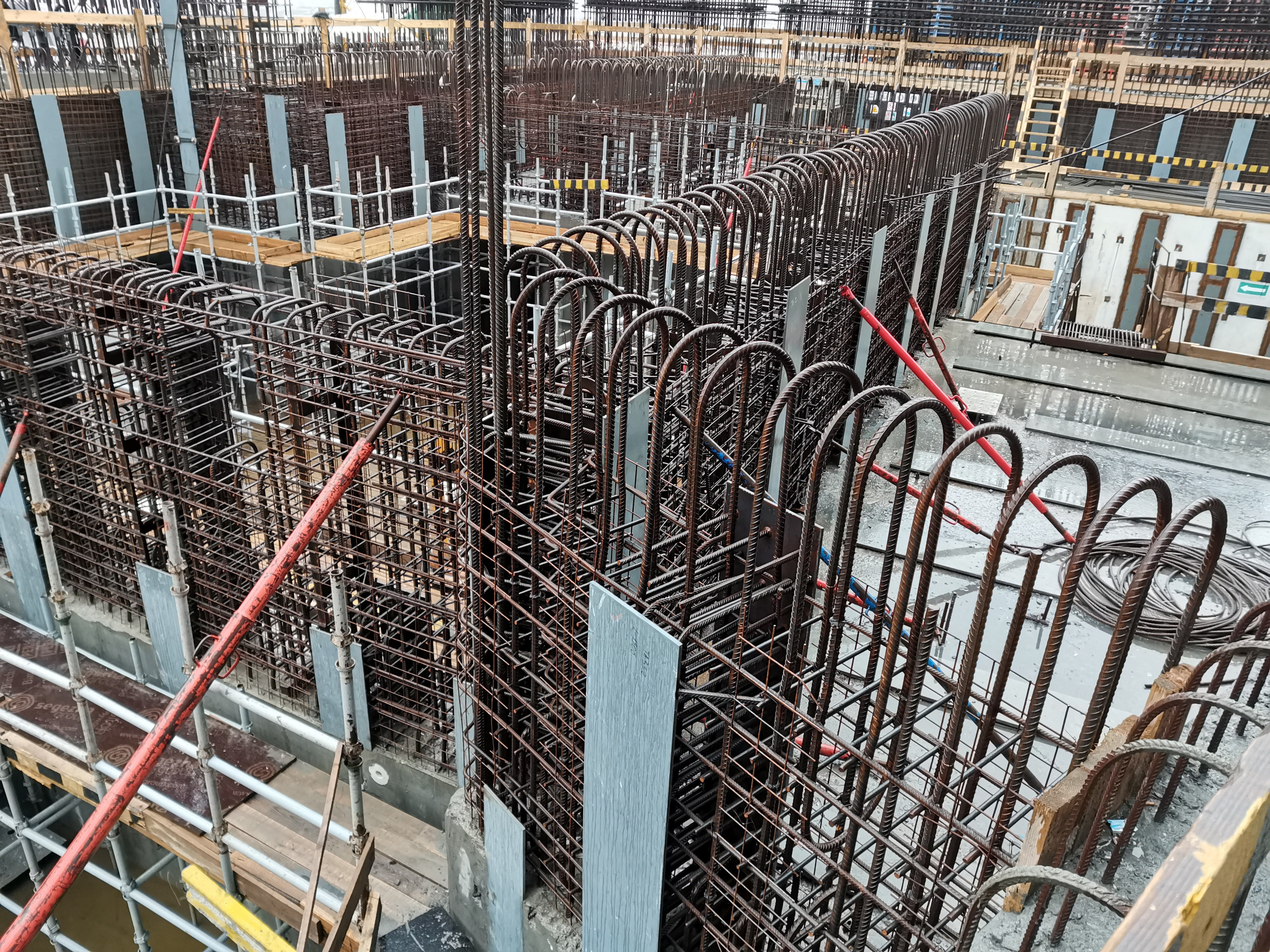 Определение параметров армирования железобетонных конструкций. Техническое обследование зданий и сооружений в Москве и МО