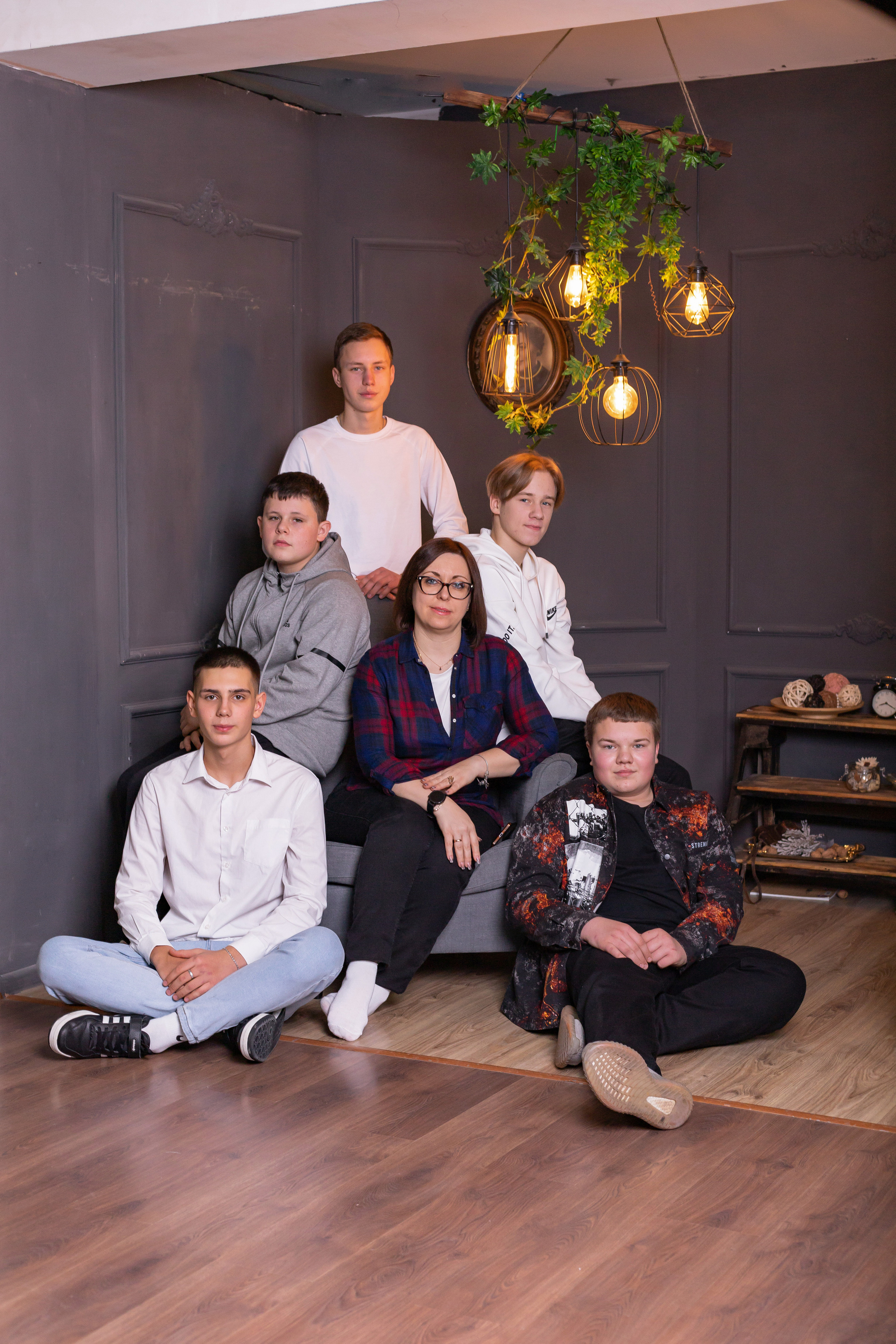 Школьная фотосессия в зимней студии г. Шахты. Выпускной альбом Шахты Ростов