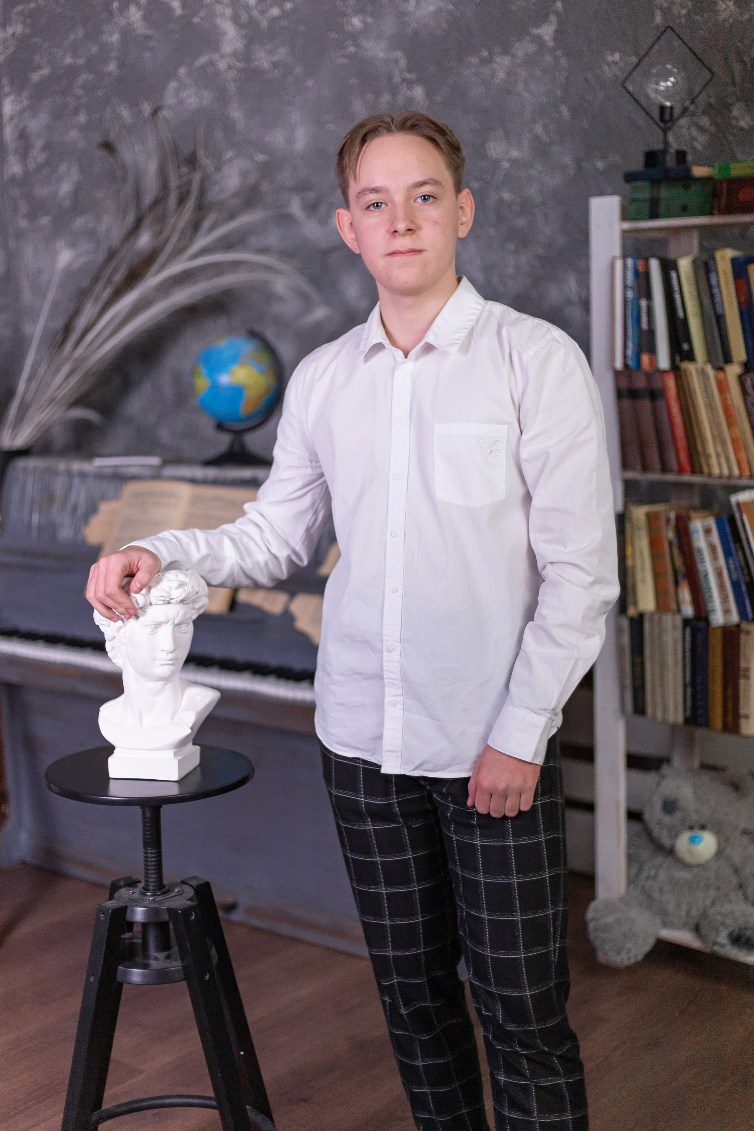 Фотосессия в шахтах школьников в студии. Выпускной альбом Шахты Ростов