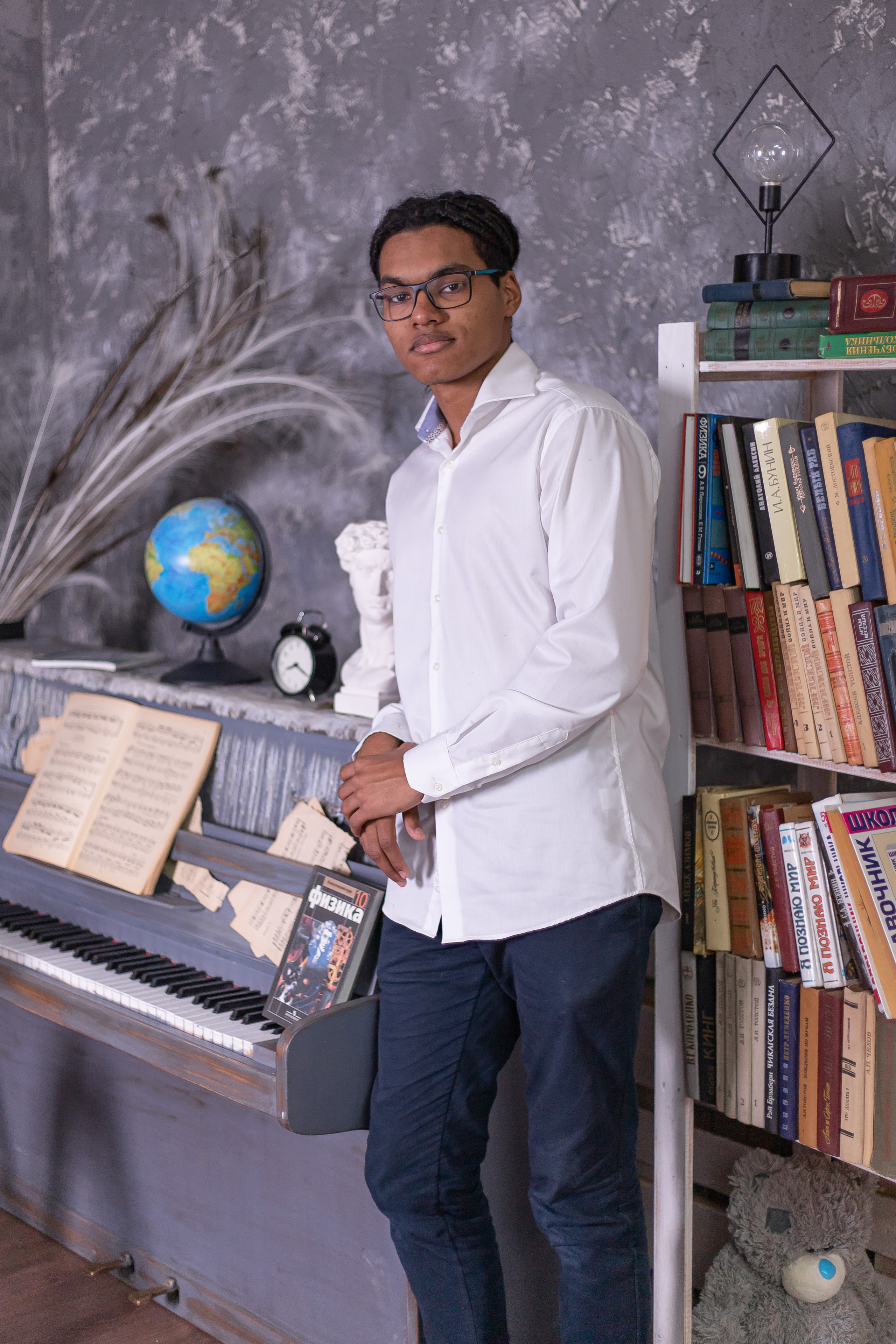 Фотосессия в шахтах школьников в студии. Выпускной альбом Шахты Ростов