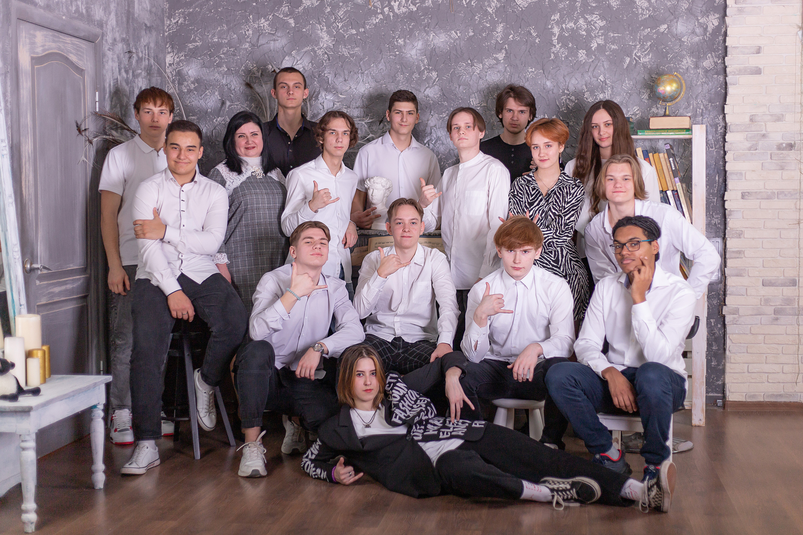 Фотосессия в шахтах школьников в студии. Выпускной альбом Шахты Ростов