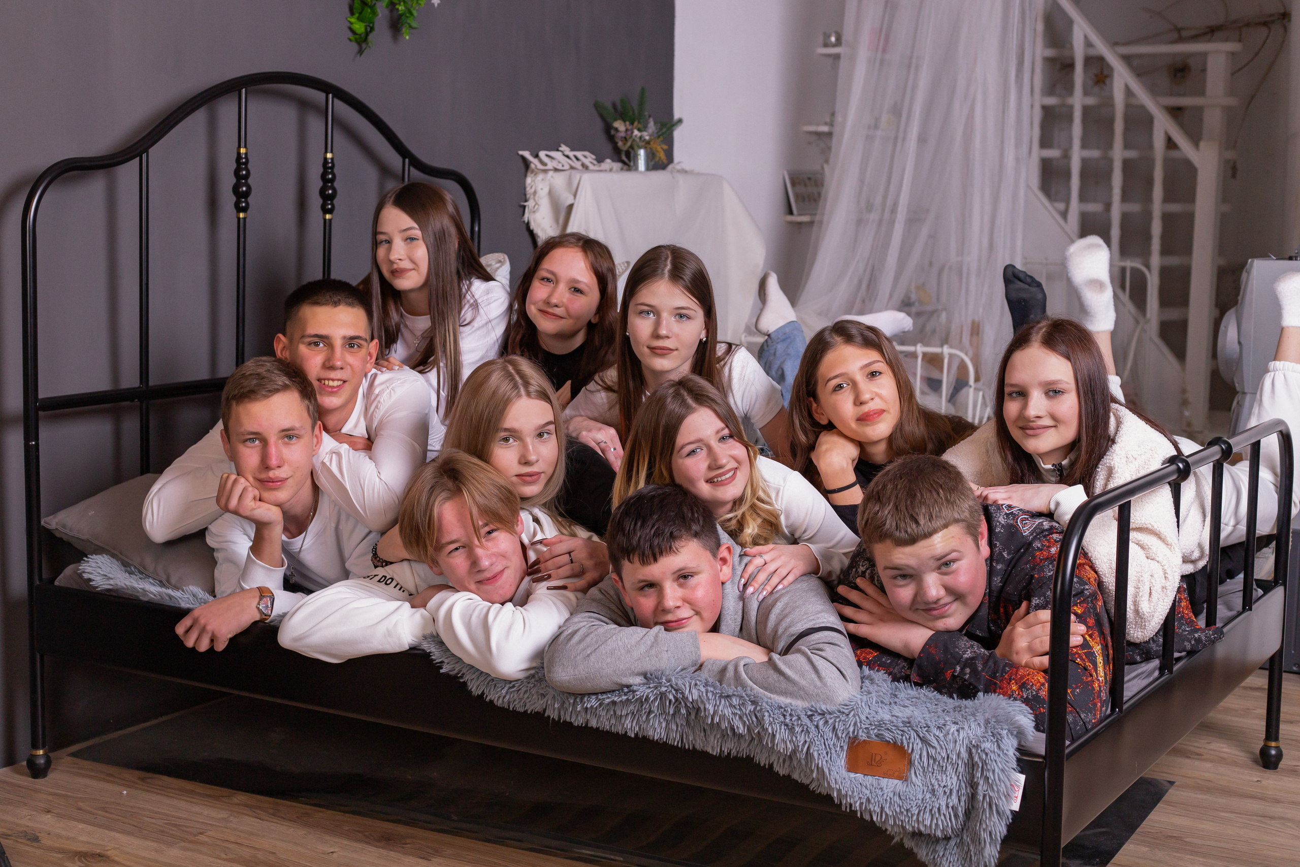 Школьная фотосессия в зимней студии г. Шахты. Выпускной альбом Шахты Ростов