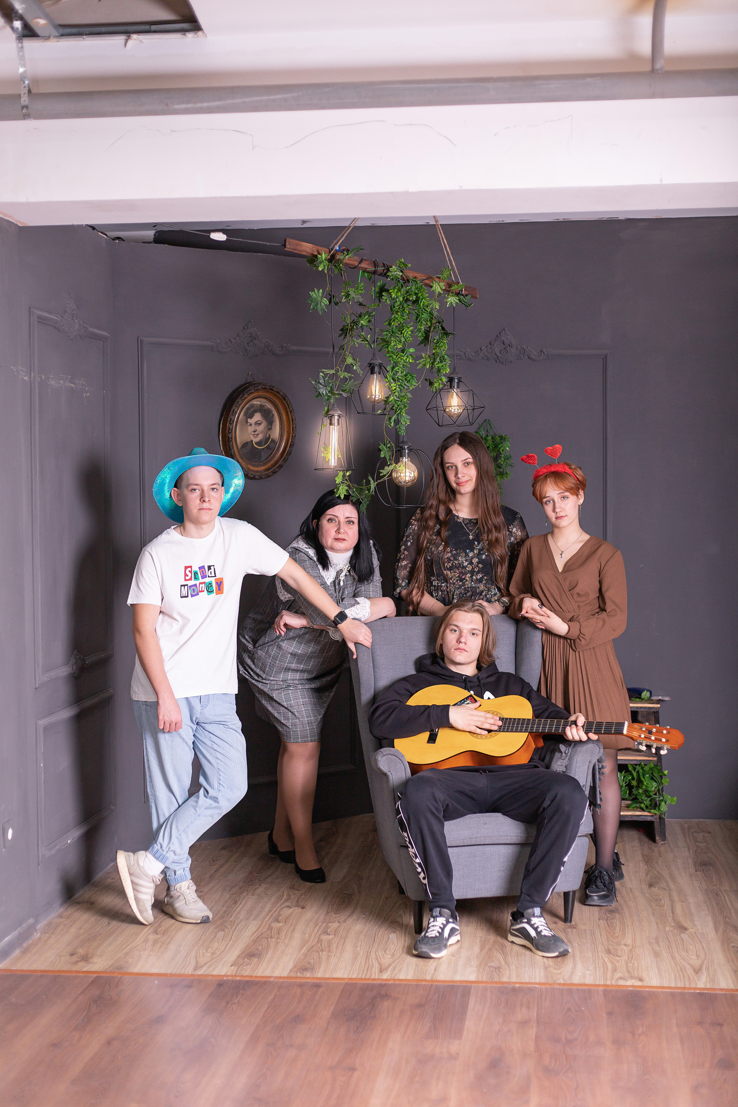 Фотосессия в шахтах школьников в студии. Выпускной альбом Шахты Ростов