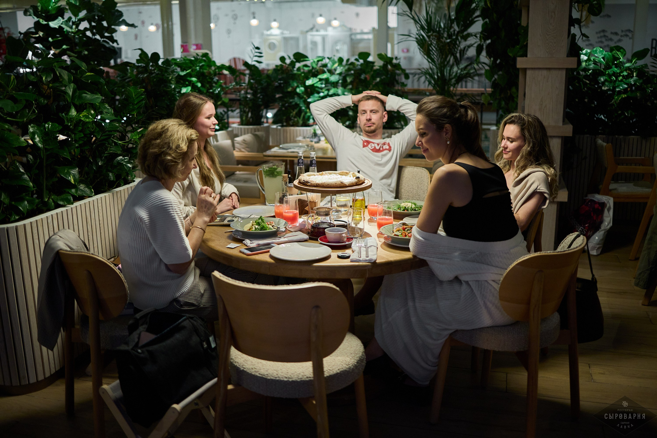 День рождения Алены в Сыроварне. Фотографъ Сергѣевъ. Поймать мгновеніе