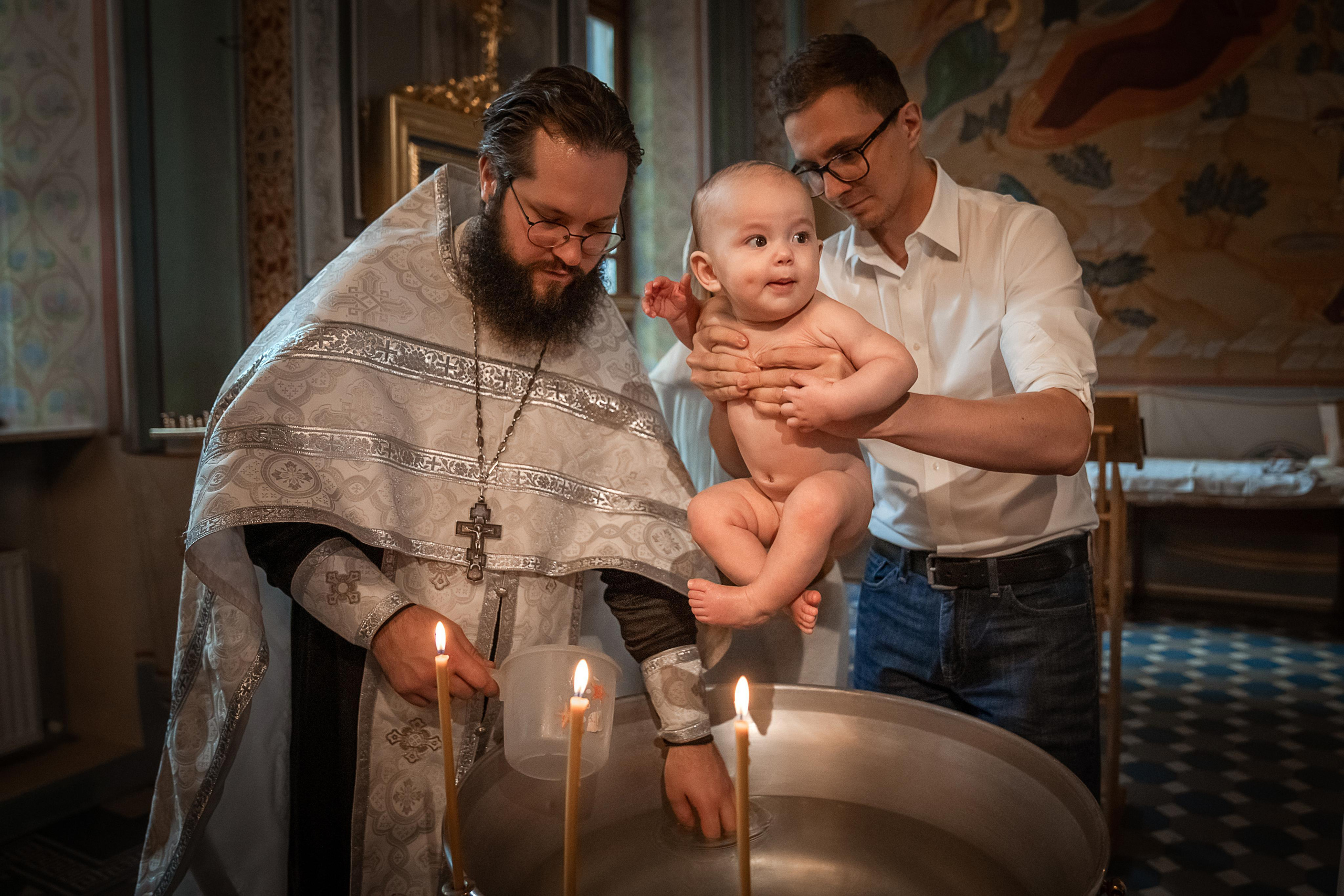 Фотограф на крещение и венчание.