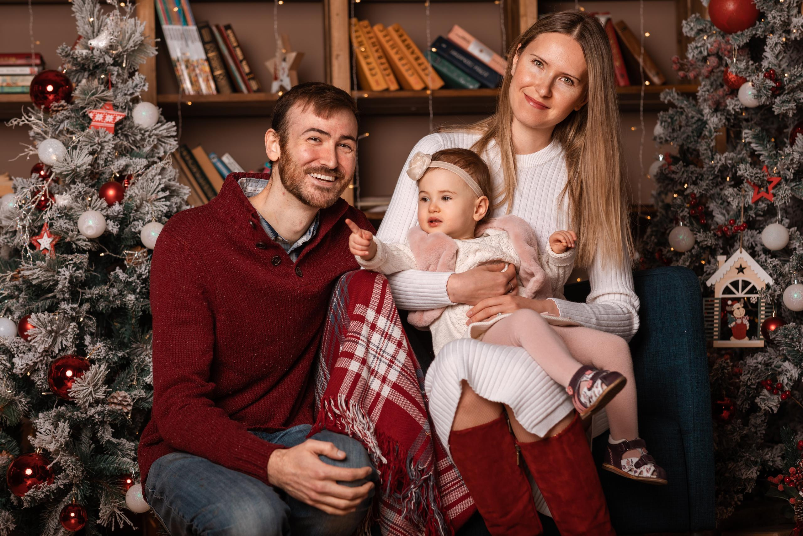 Новогодняя семейная фотосессия в студии Гага. Женский семейный фотограф Тула Москва Захарова Анна